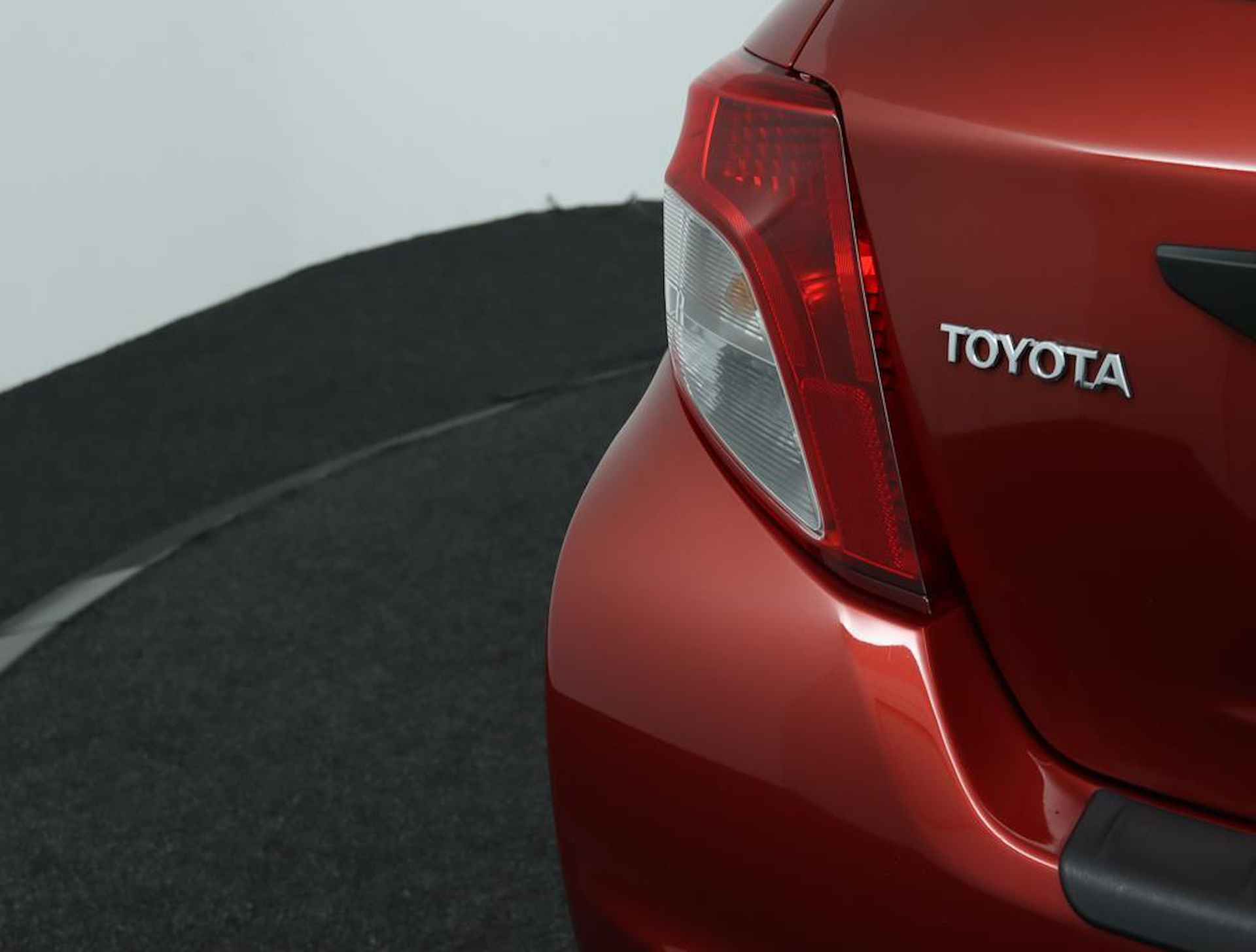 Toyota Yaris 1.3 VVT-i Comfort | Airco | Trekhaak | Elektrische ramen | Radio/ CD speler | - 34/42