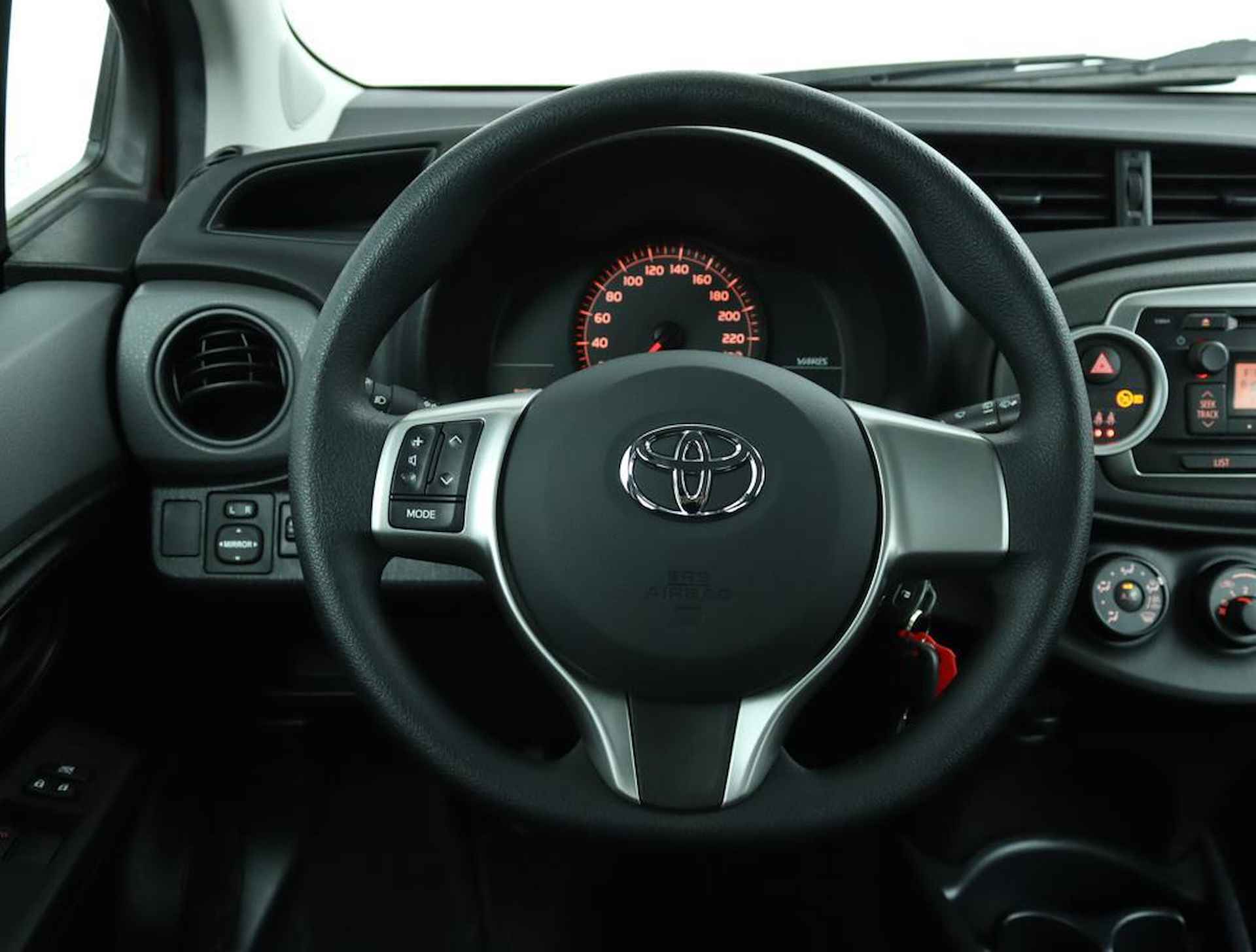 Toyota Yaris 1.3 VVT-i Comfort | Airco | Trekhaak | Elektrische ramen | Radio/ CD speler | - 39/42