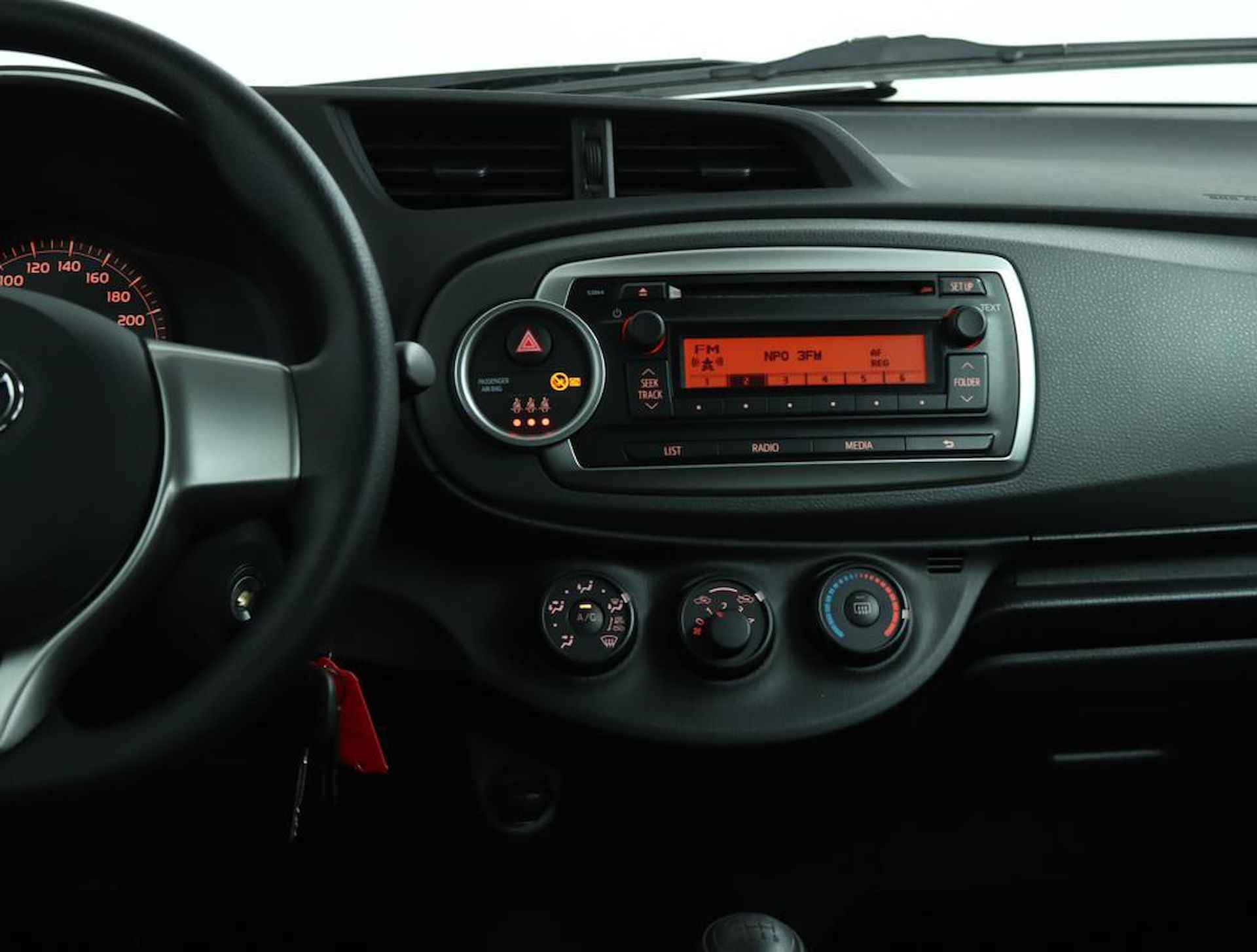 Toyota Yaris 1.3 VVT-i Comfort | Airco | Trekhaak | Elektrische ramen | Radio/ CD speler | - 40/42