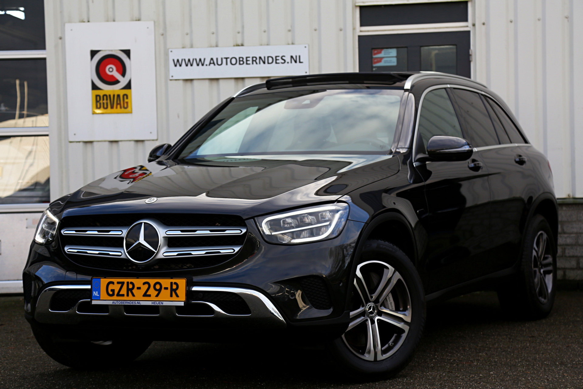 Mercedes-Benz GLC 300e Plug in hybride PHEV 4MATIC Premium*Perfect MB Onderh.*BTW*1ste Eig*Elek. Trekhaak/Pano/ACC/360 Camera/Dodehoek/Rijstrook/S