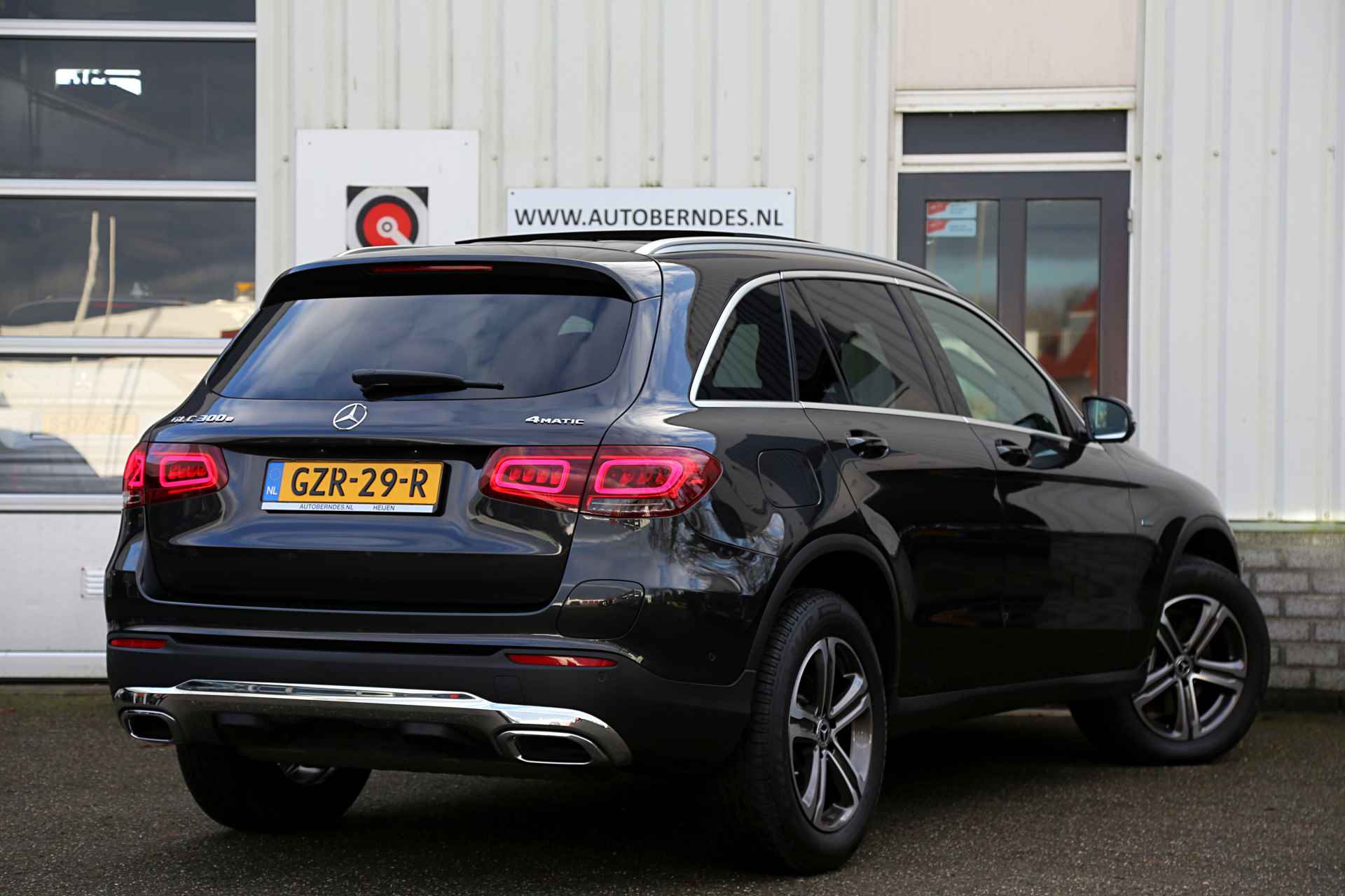 Mercedes-Benz GLC 300e Plug in hybride PHEV 4MATIC Premium*Perfect MB Onderh.*BTW*1ste Eig*Elek. Trekhaak/Pano/ACC/360 Camera/Dodehoek/Rijstrook/S - 2/69