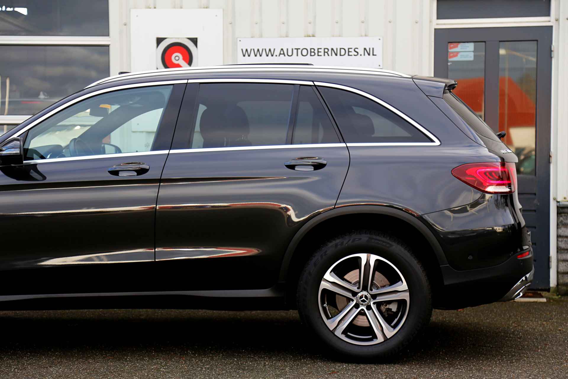 Mercedes-Benz GLC 300e Plug in hybride PHEV 4MATIC Premium*Perfect MB Onderh.*BTW*1ste Eig*Elek. Trekhaak/Pano/ACC/360 Camera/Dodehoek/Rijstrook/S - 55/69