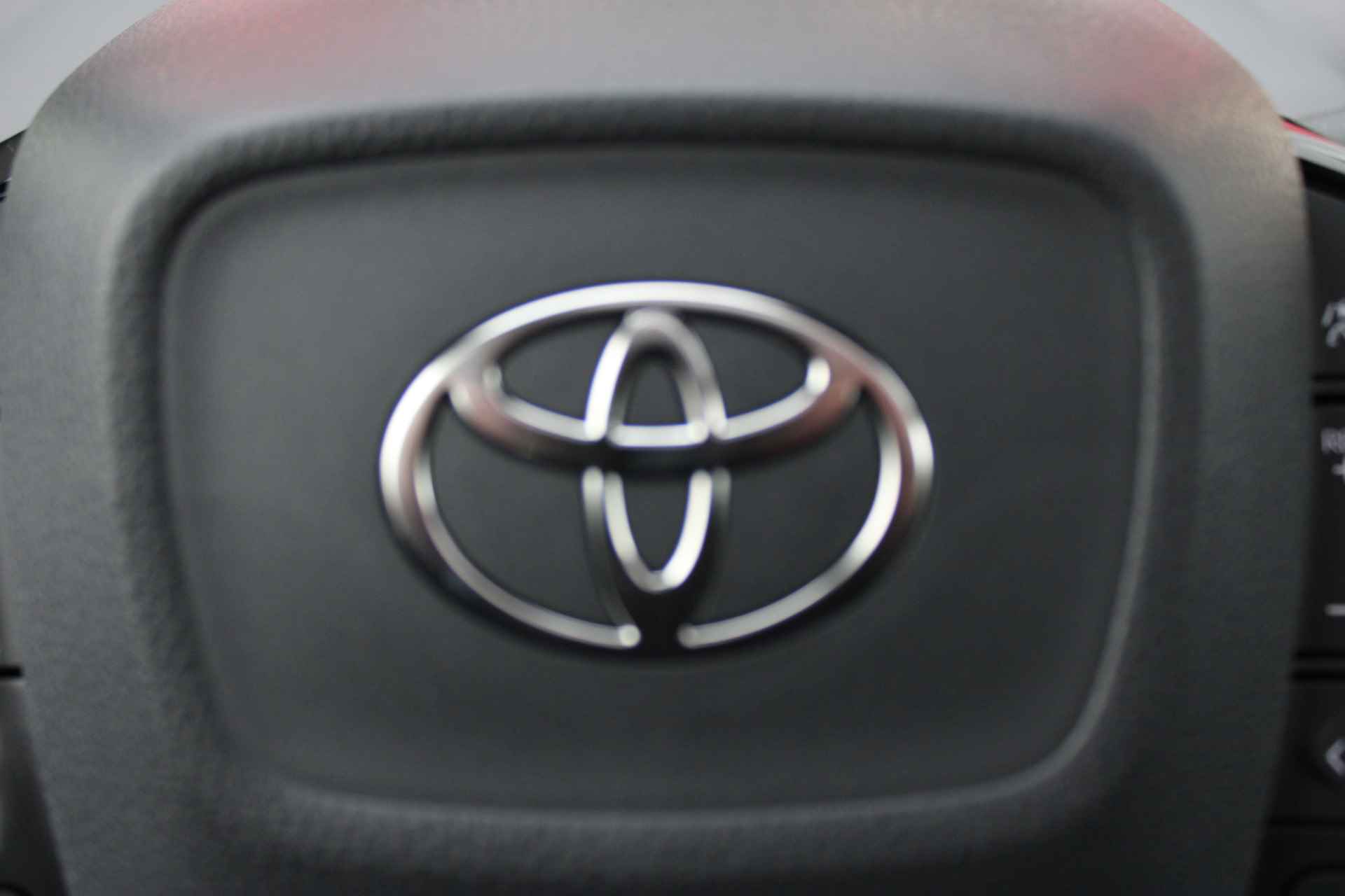 Toyota Prius 2.0 Plug-in Executive - 24/54