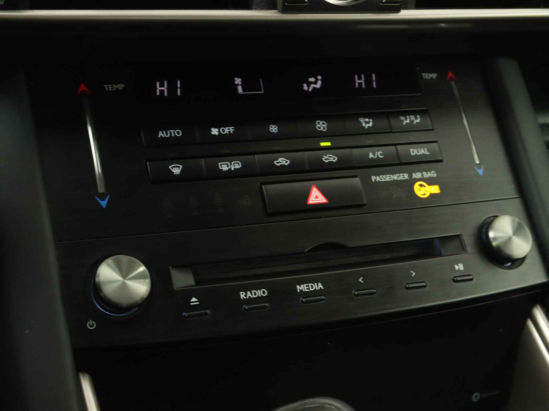 Lexus IS 300h Business Line | Camera | Navigatie | LM velgen | Cruise Control | Half leder | - 13/44