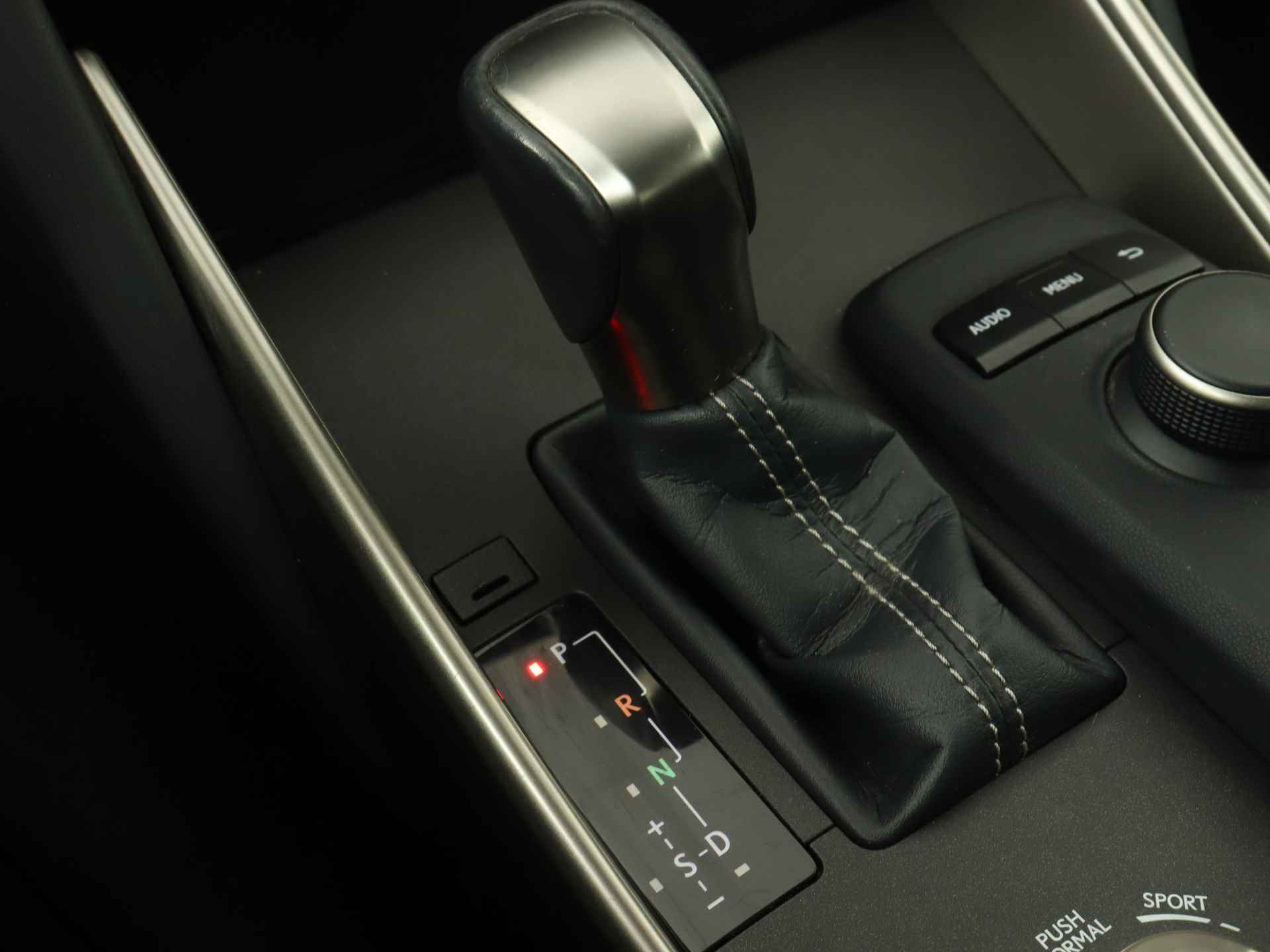 Lexus IS 300h Business Line | Camera | Navigatie | LM velgen | Cruise Control | Half leder | - 14/44