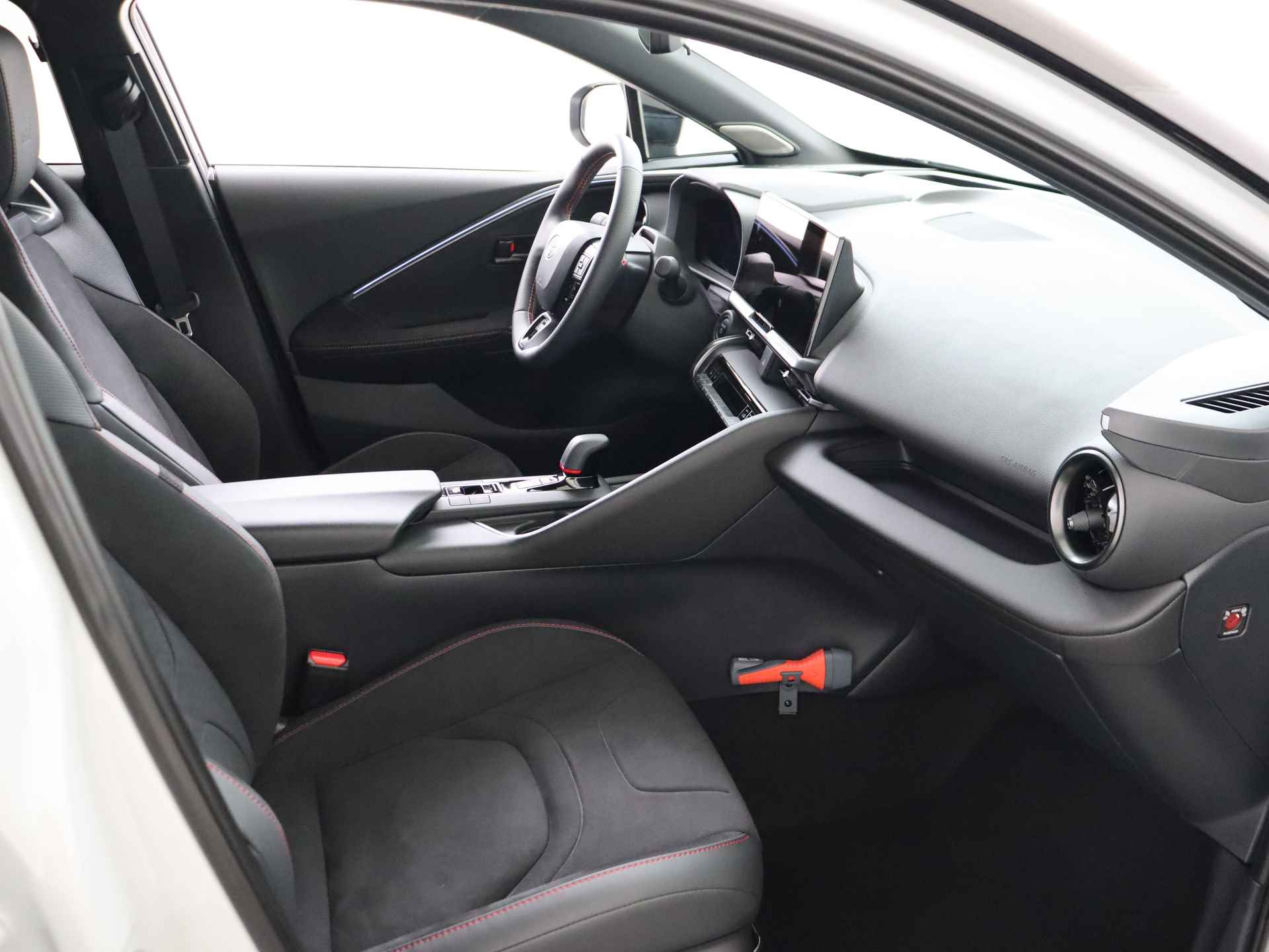 Toyota C-HR 2.0 Hybrid 200 GR SPORT Première Edition I Navigatie I Climate Control I Cruise Control Adaptief I Camera Rondom I 1e Eigenaar I Subwoofer I Stoelverwarming Voor I Keyless Entry/Start I - 31/57