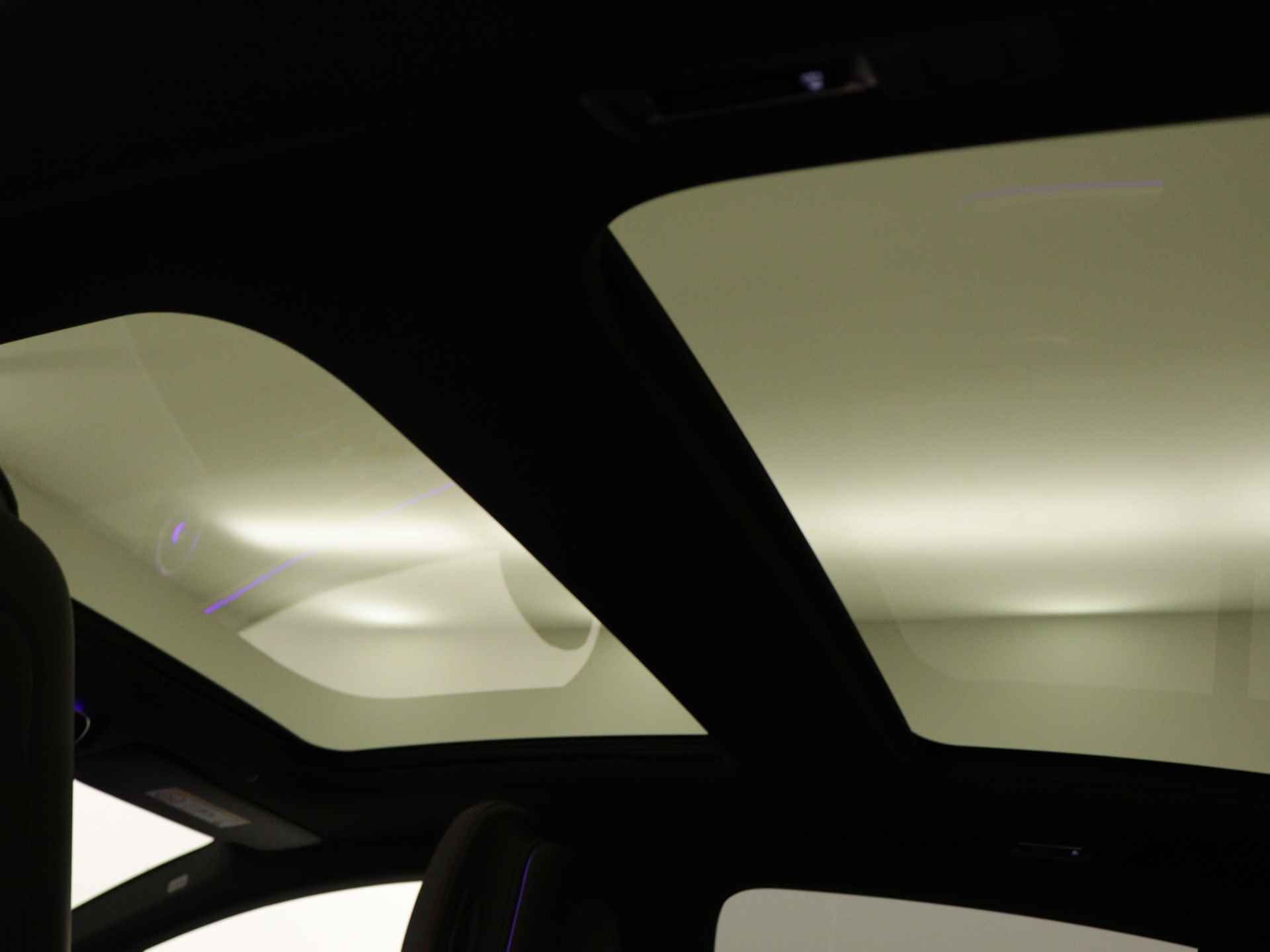 Mercedes-Benz EQE 300 Sport Edition 89 kWh | Panoramisch schuifdak | Nightpakket | AMG-spoilerlip | KEYLESS GO-pakket | Burmester® 3D-Surround sound system |  Rijassistentiepakket plus | USB-pakket plus | - 5/36