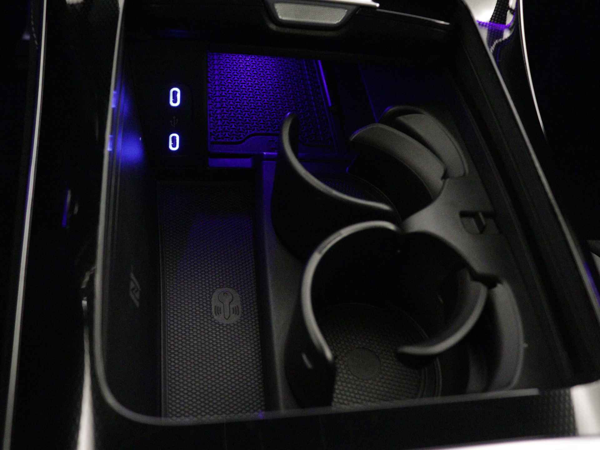 Mercedes-Benz EQE 300 Sport Edition 89 kWh | Panoramisch schuifdak | Nightpakket | AMG-spoilerlip | KEYLESS GO-pakket | Burmester® 3D-Surround sound system |  Rijassistentiepakket plus | USB-pakket plus | - 10/36
