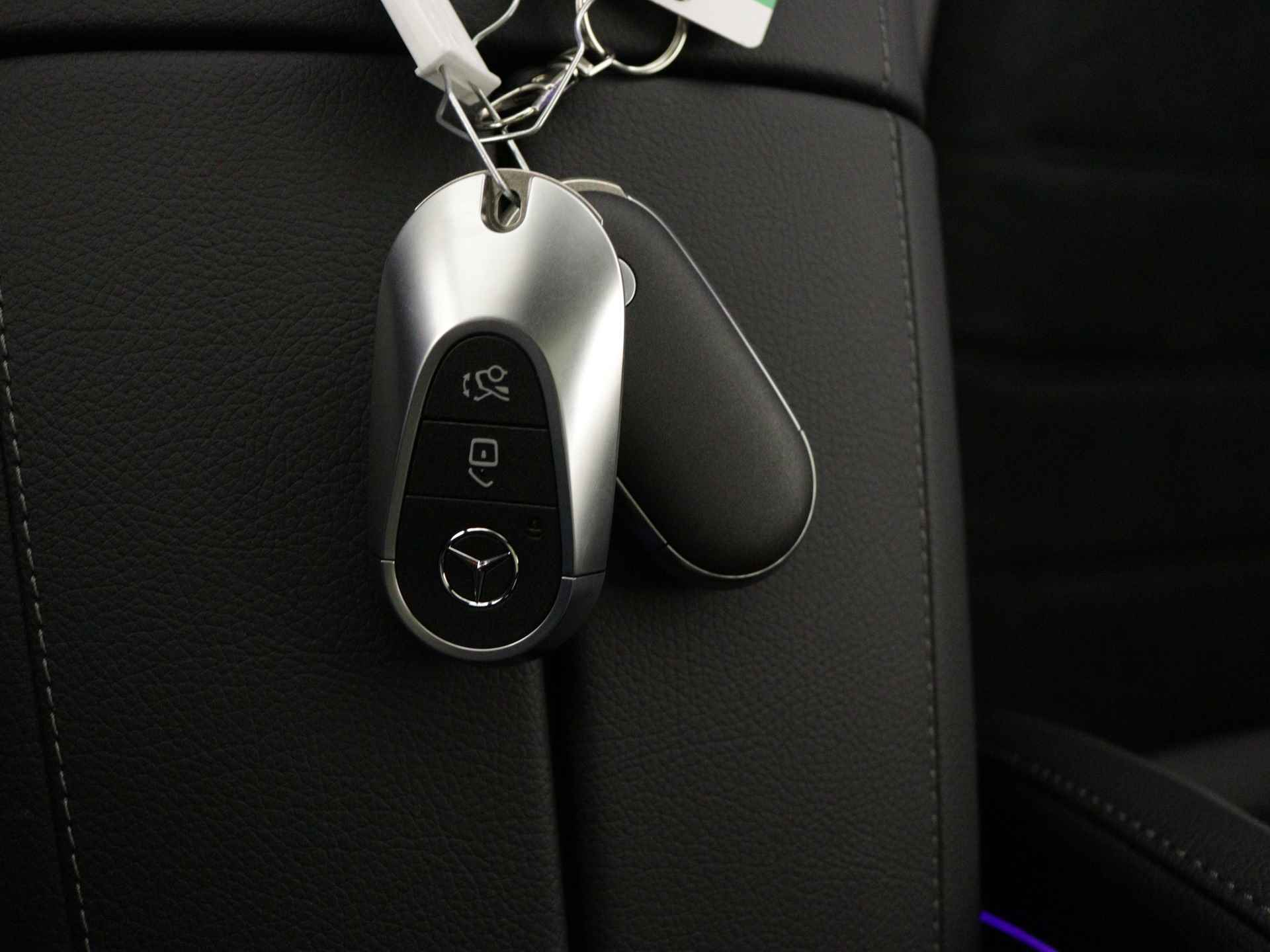 Mercedes-Benz EQE 300 Sport Edition 89 kWh | Panoramisch schuifdak | Nightpakket | AMG-spoilerlip | KEYLESS GO-pakket | Burmester® 3D-Surround sound system |  Rijassistentiepakket plus | USB-pakket plus | - 11/36