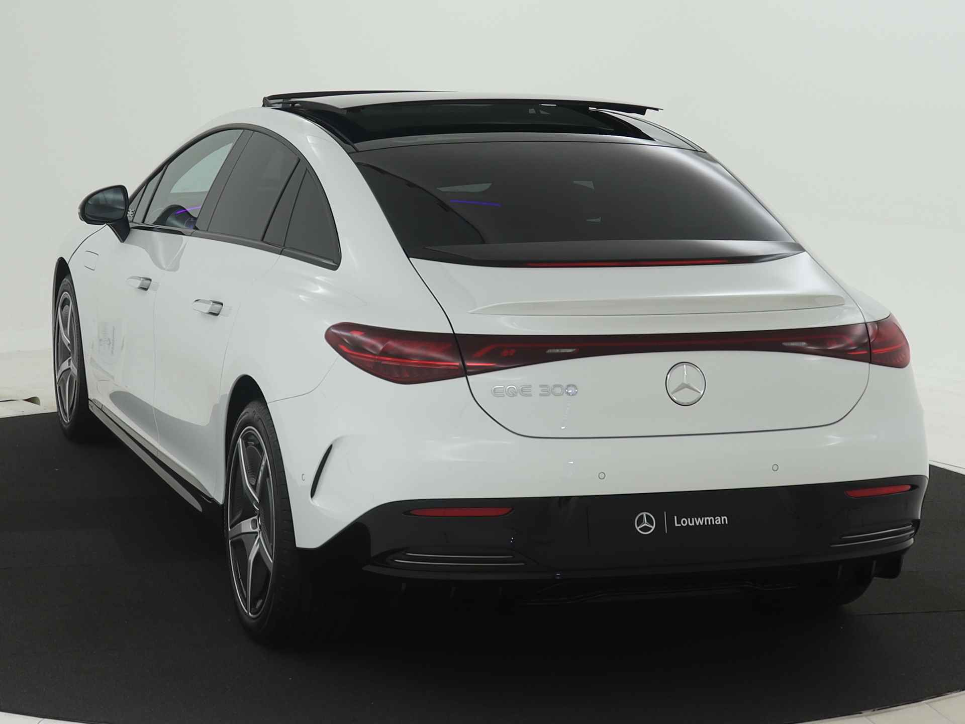 Mercedes-Benz EQE 300 Sport Edition 89 kWh | Panoramisch schuifdak | Nightpakket | AMG-spoilerlip | KEYLESS GO-pakket | Burmester® 3D-Surround sound system |  Rijassistentiepakket plus | USB-pakket plus | - 13/36