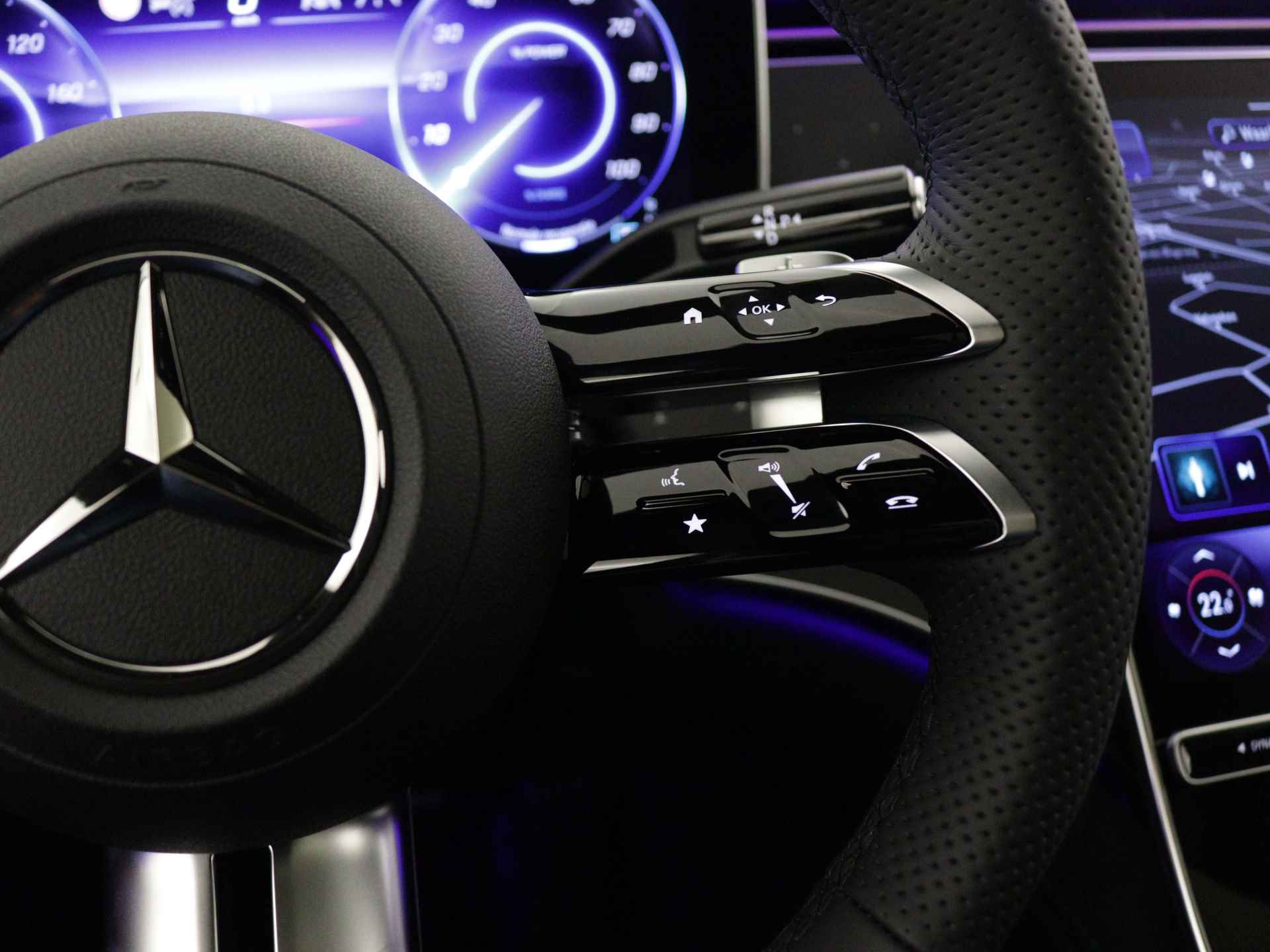 Mercedes-Benz EQE 300 Sport Edition 89 kWh | Panoramisch schuifdak | Nightpakket | AMG-spoilerlip | KEYLESS GO-pakket | Burmester® 3D-Surround sound system |  Rijassistentiepakket plus | USB-pakket plus | - 19/36