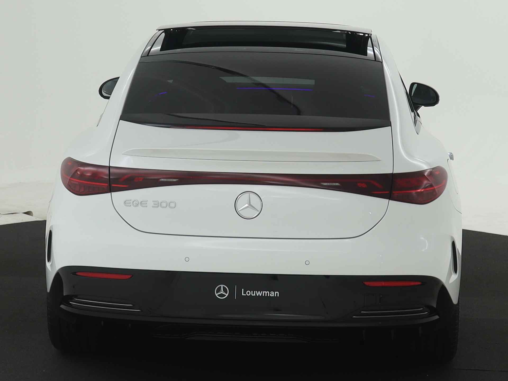 Mercedes-Benz EQE 300 Sport Edition 89 kWh | Panoramisch schuifdak | Nightpakket | AMG-spoilerlip | KEYLESS GO-pakket | Burmester® 3D-Surround sound system |  Rijassistentiepakket plus | USB-pakket plus | - 24/36