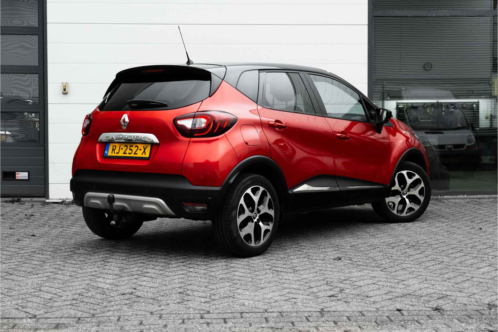 Renault Captur 0.9 TCe Intens | Trekhaak | ECC | NAVI | Camera achter | | incl. Bovag rijklaarpakket met 12 maanden garantie | - 2/42