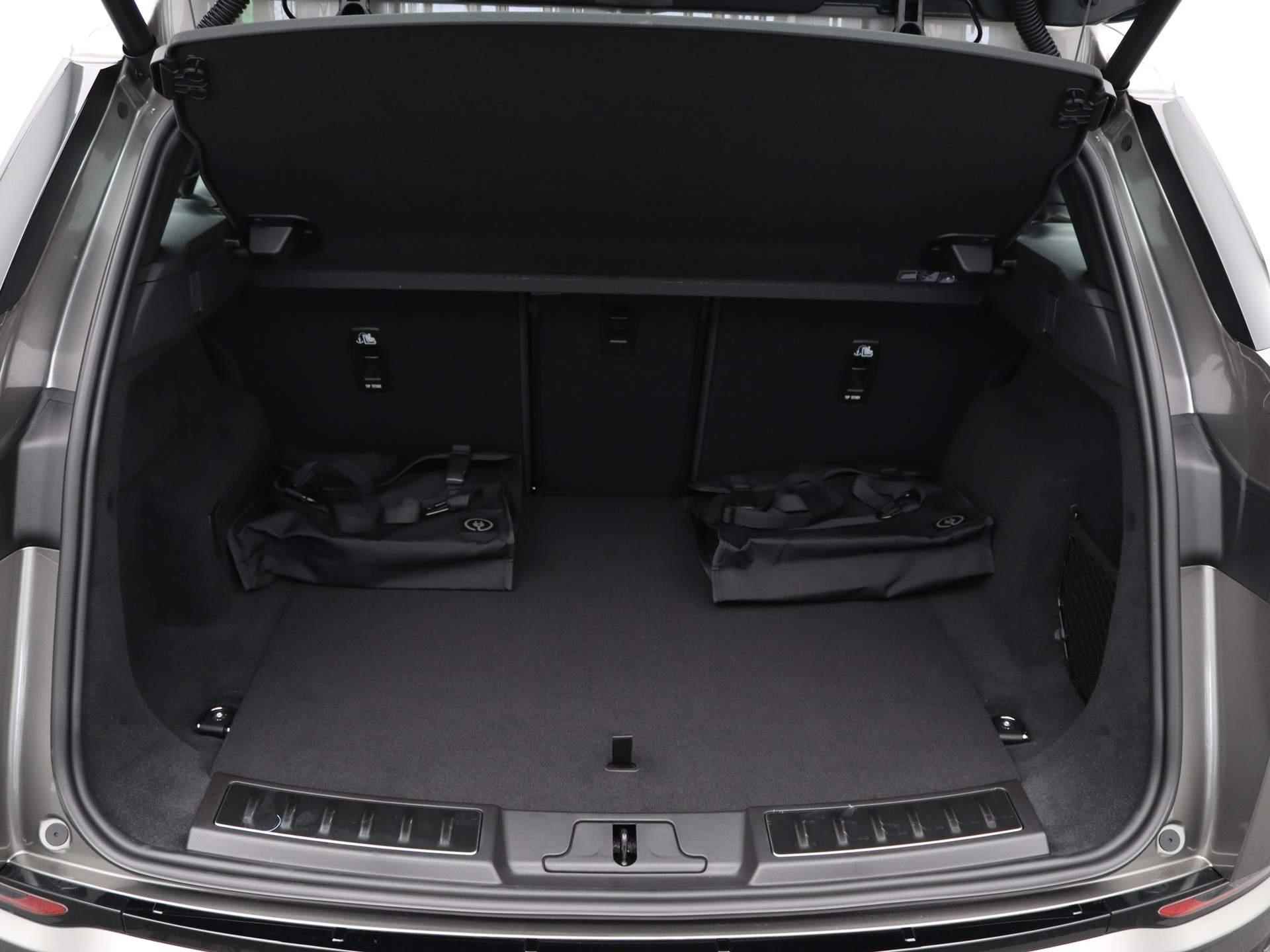 Land Rover Range Rover Evoque P300e AWD R-Dynamic SE | Cold Climate Pack | Keyless | Black Pack - 35/49