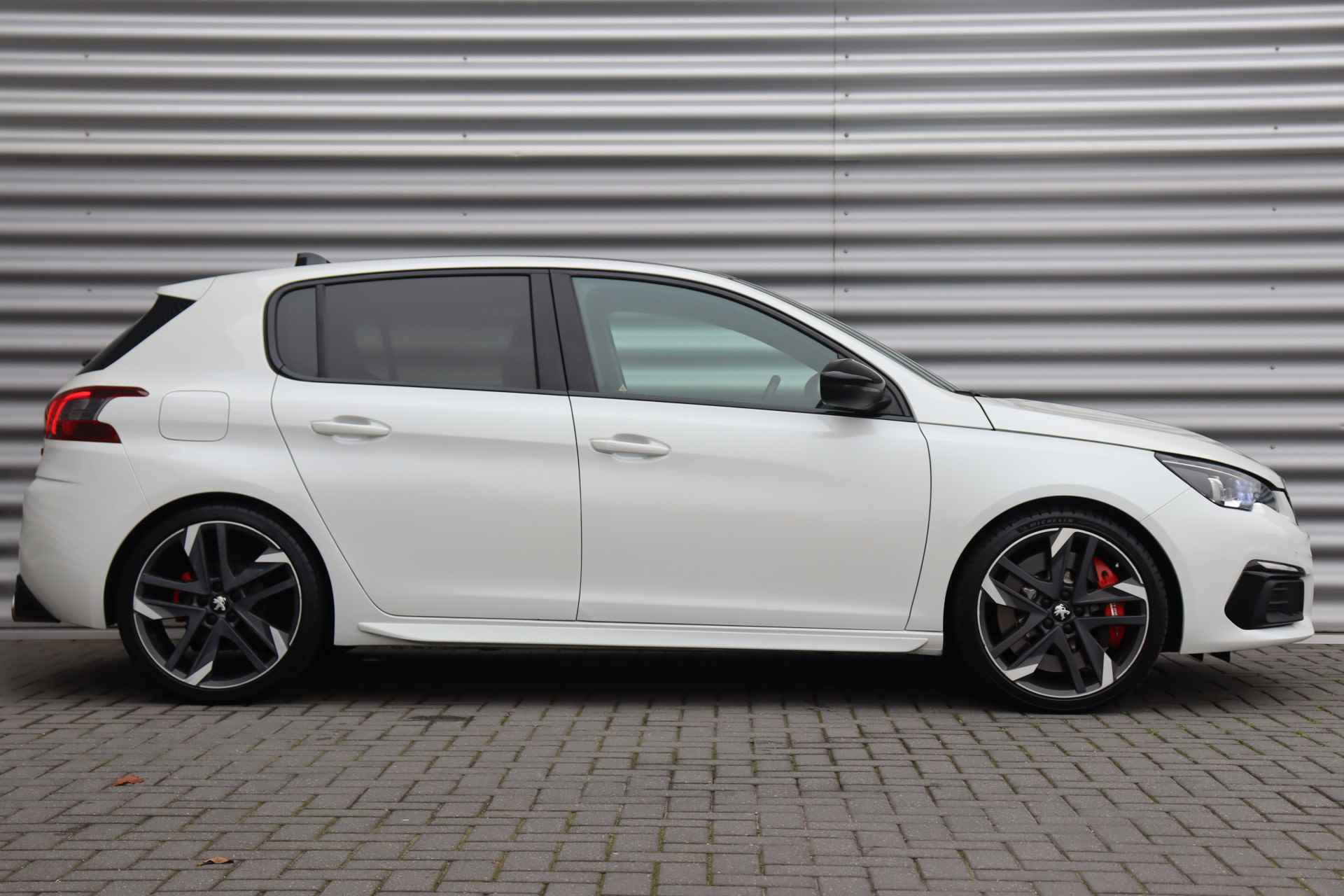 Peugeot 308 1.6 PURETECH 263PK 5-DRS GTI BY PEUGEOT SPORT / NAVI / LEDER / CLIMA / PDC / 19" BI-COLOR / UNIEK / CAMERA / DENON / KEYLESS / F - 3/42