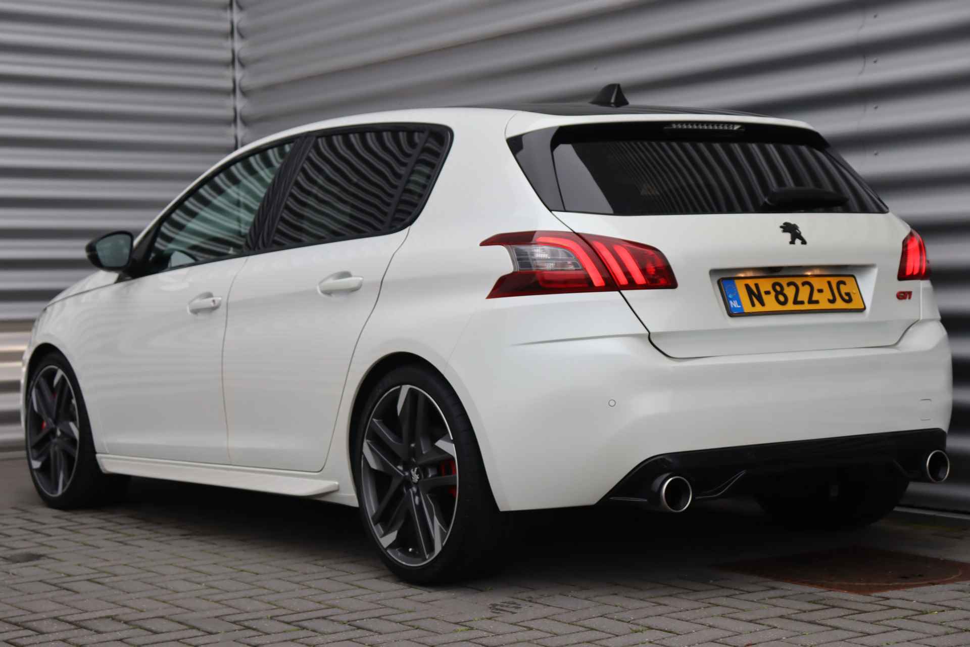 Peugeot 308 1.6 PURETECH 263PK 5-DRS GTI BY PEUGEOT SPORT / NAVI / LEDER / CLIMA / PDC / 19" BI-COLOR / UNIEK / CAMERA / DENON / KEYLESS / F - 9/42