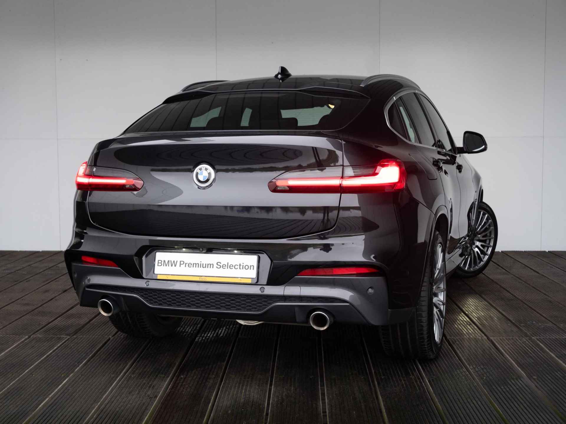 BMW X4 xDrive30i | High Executive | M Sportpakket | 20 inch | Trekhaak | Elektrisch verstelbare voorstoelen | Parking Assistant - 2/32