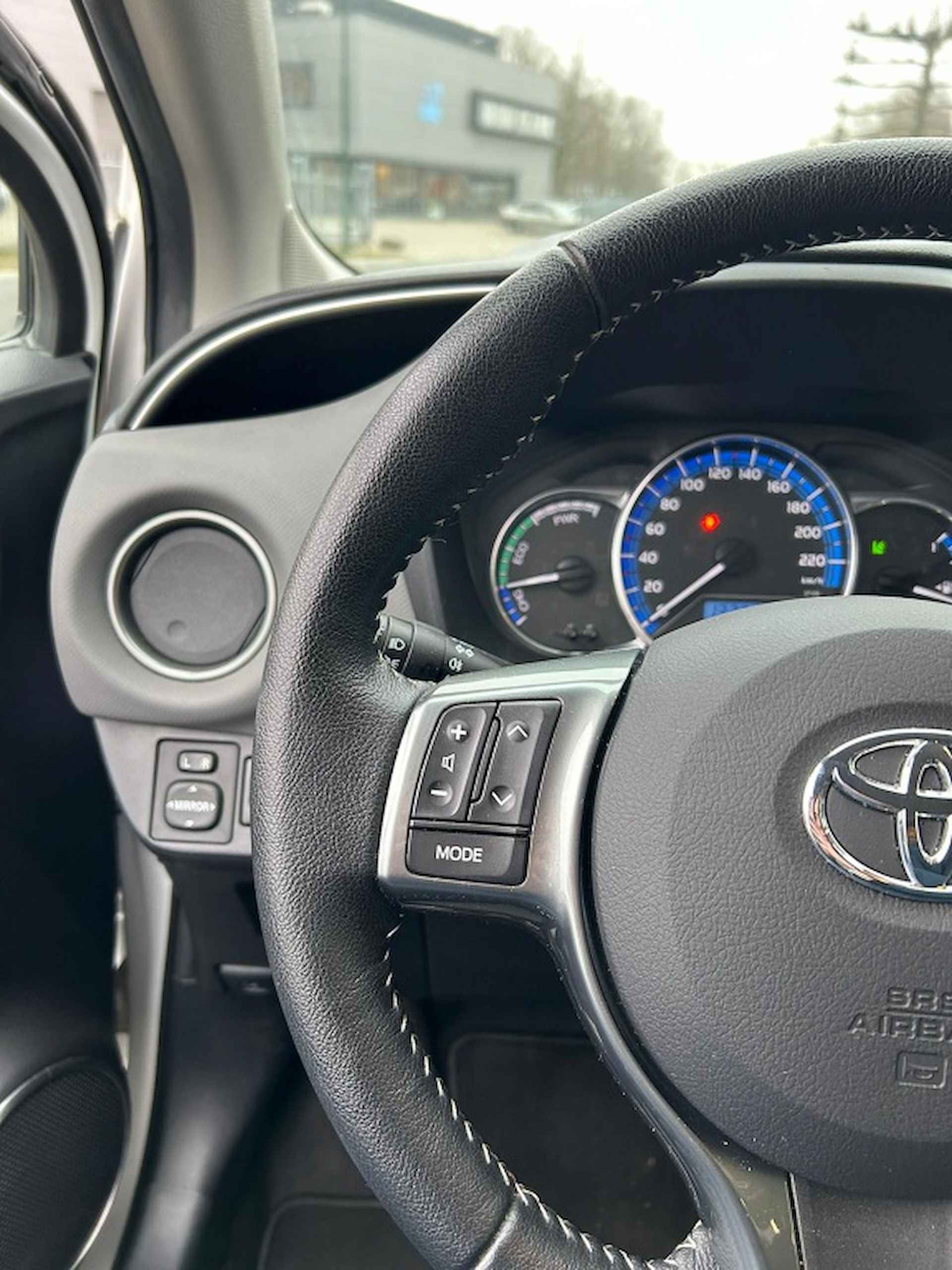 Toyota Yaris 1.5 Hybrid Trend - 11/13