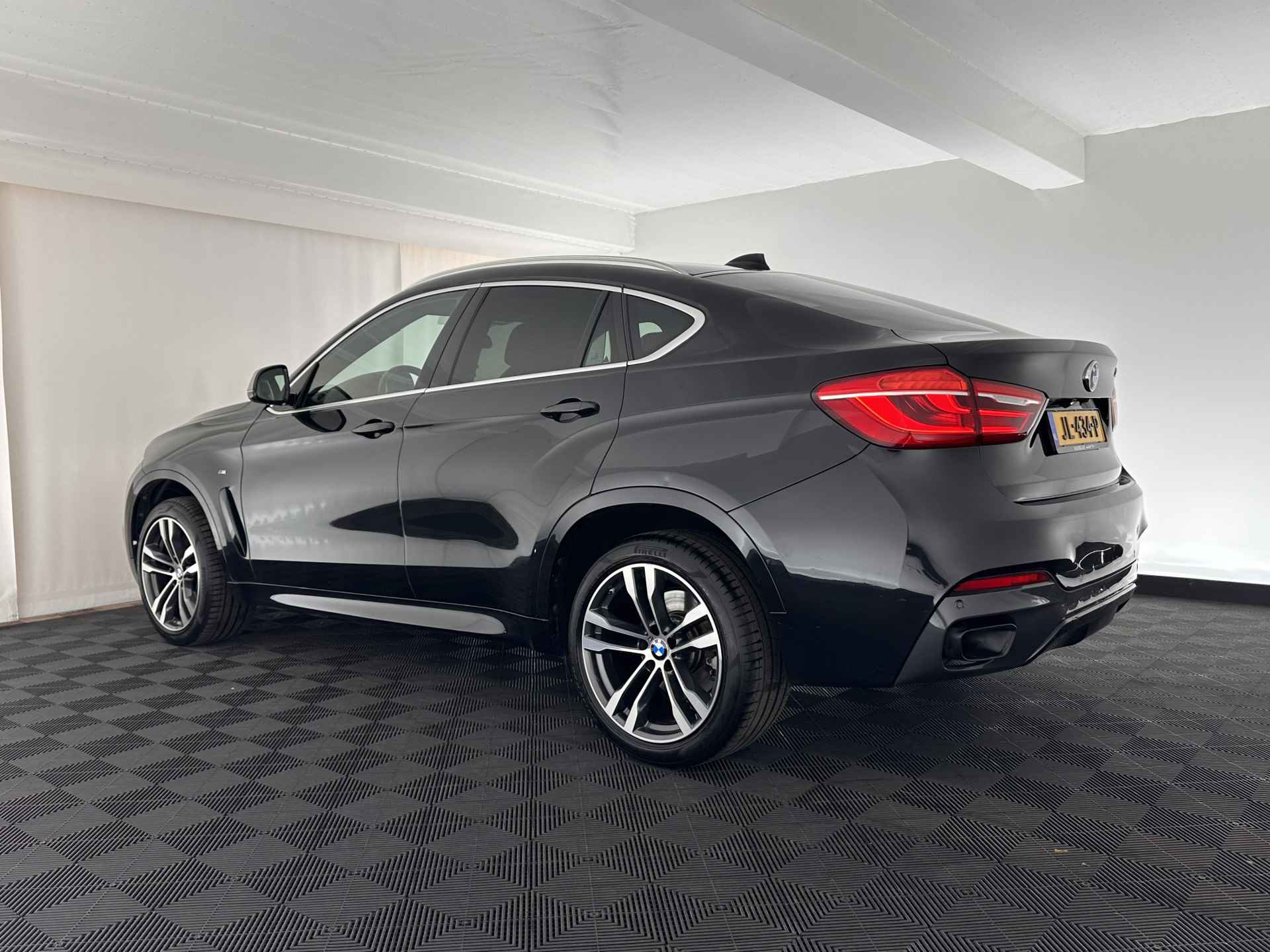 BMW X6 M50d M-Sport-Pack Aut. *PANO | DAKOTA/TERRA-VOLLEDER | HARMAN/KARDON-SURROUND | HEAD-UP | SOFT-CLOSE | FULL-LED | MEMORY-PACK | BLIND-SPOT | KEYLESS | VIRTUAL-COCKPIT | NAVI-FULLMAP | SPORT-SEATS | 20''ALU* - 4/42