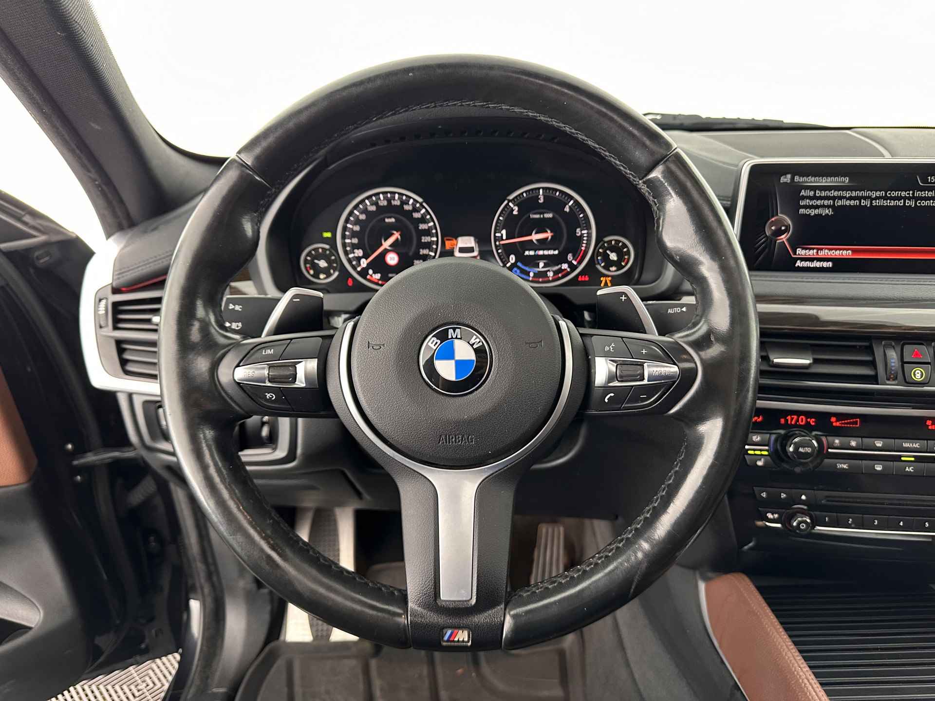 BMW X6 M50d M-Sport-Pack Aut. *PANO | DAKOTA/TERRA-VOLLEDER | HARMAN/KARDON-SURROUND | HEAD-UP | SOFT-CLOSE | FULL-LED | MEMORY-PACK | BLIND-SPOT | KEYLESS | VIRTUAL-COCKPIT | NAVI-FULLMAP | SPORT-SEATS | 20''ALU* - 16/42