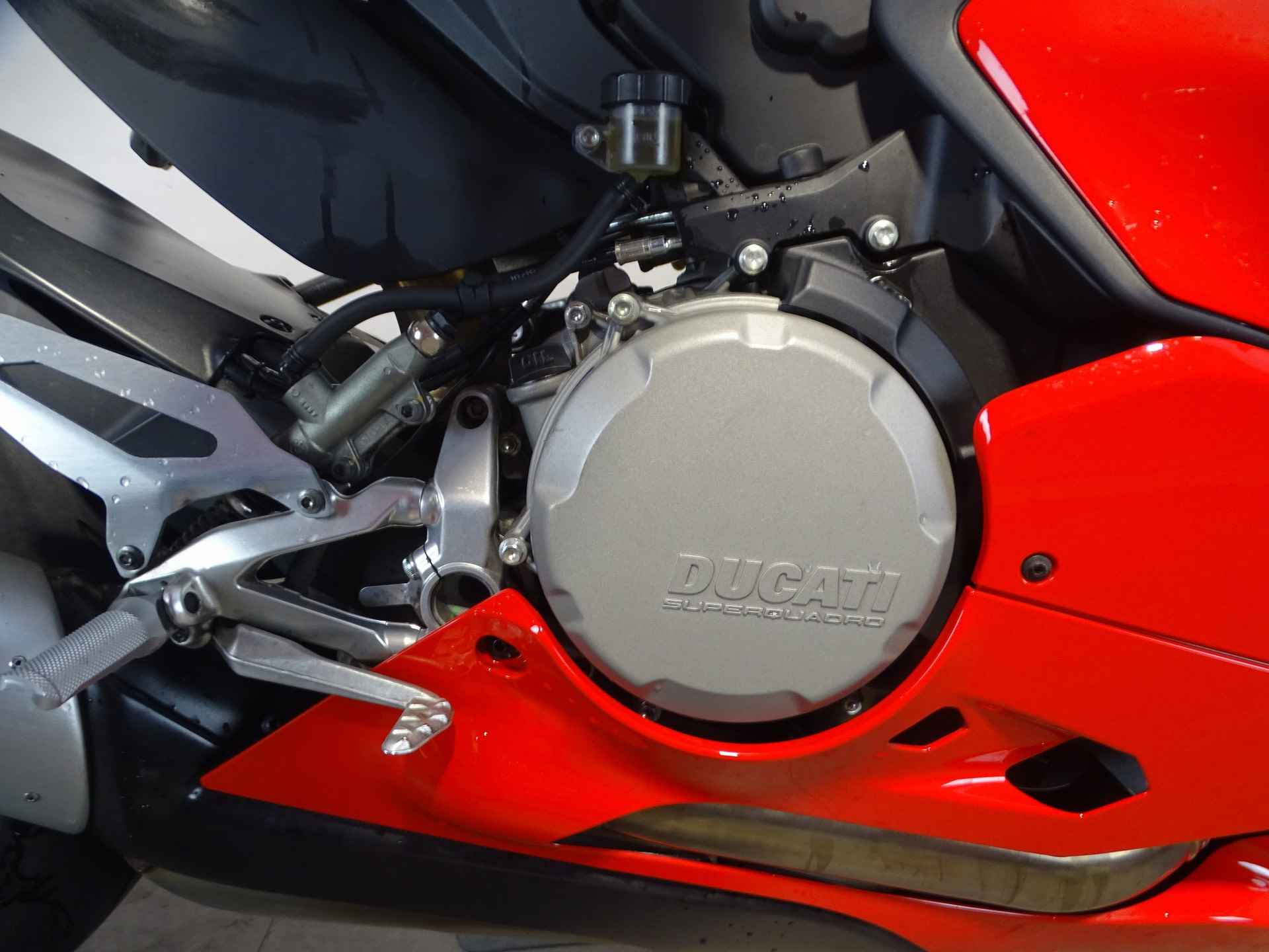 Ducati PANIGALE V2 - 6/9