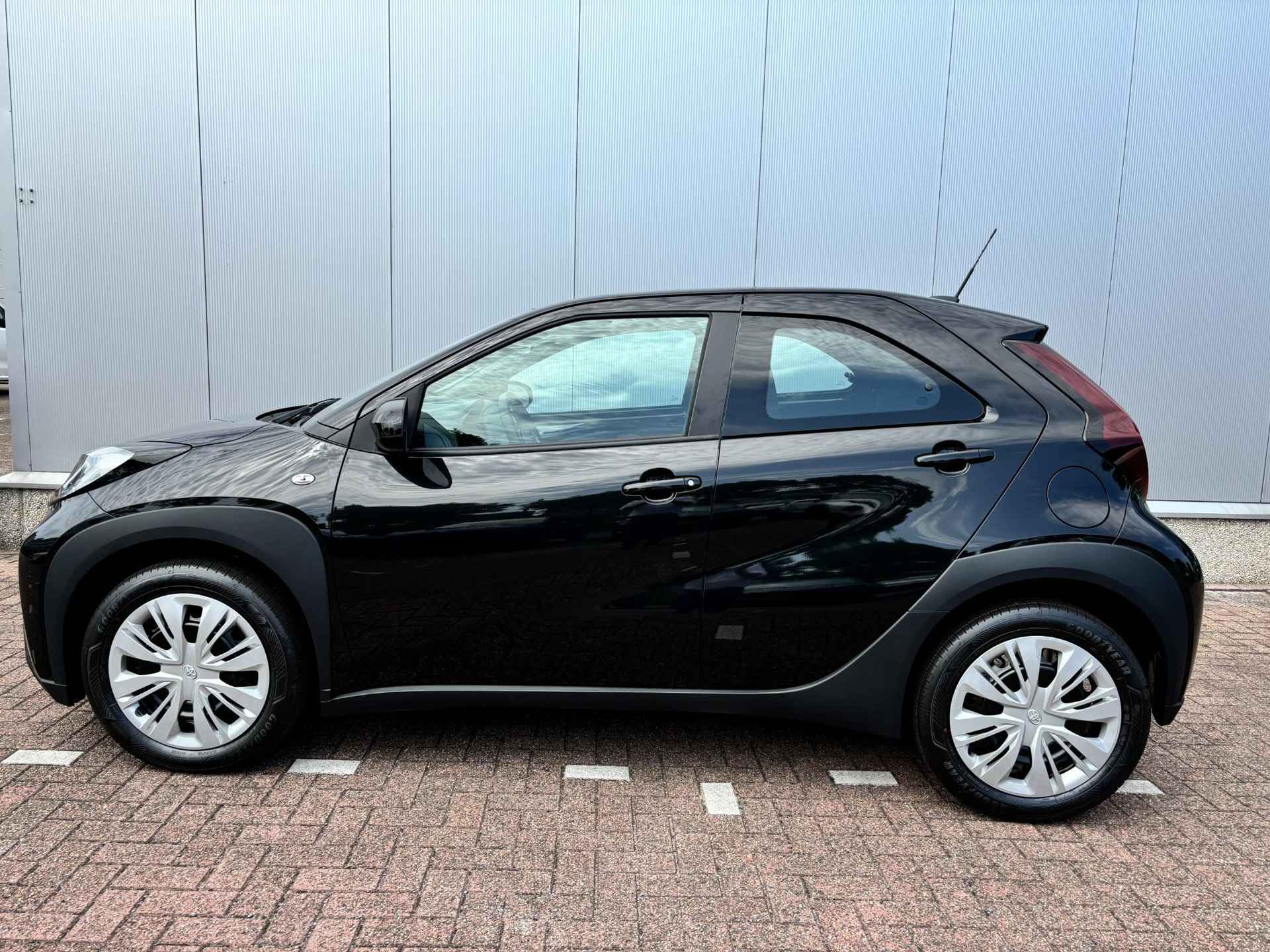 Toyota Aygo X 1.0 VVT-i MT play, Apple carplay, Android auto, Parkeercamera, Snel leverbaar - 4/33