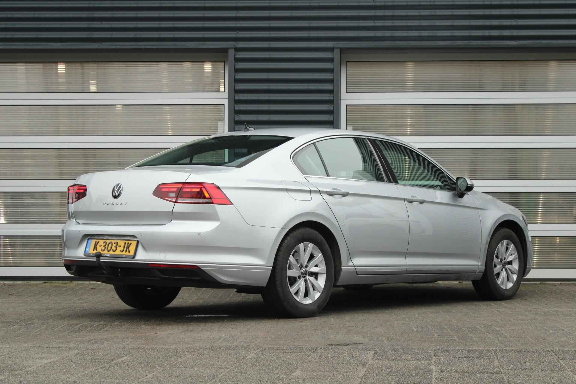 Volkswagen Passat 1.5 TSI 150pk DSG Business | Trekhaak Afneembaar | Digital Cockpit Pro | Navigatie | Apple Carplay/Android Auto - 2/52