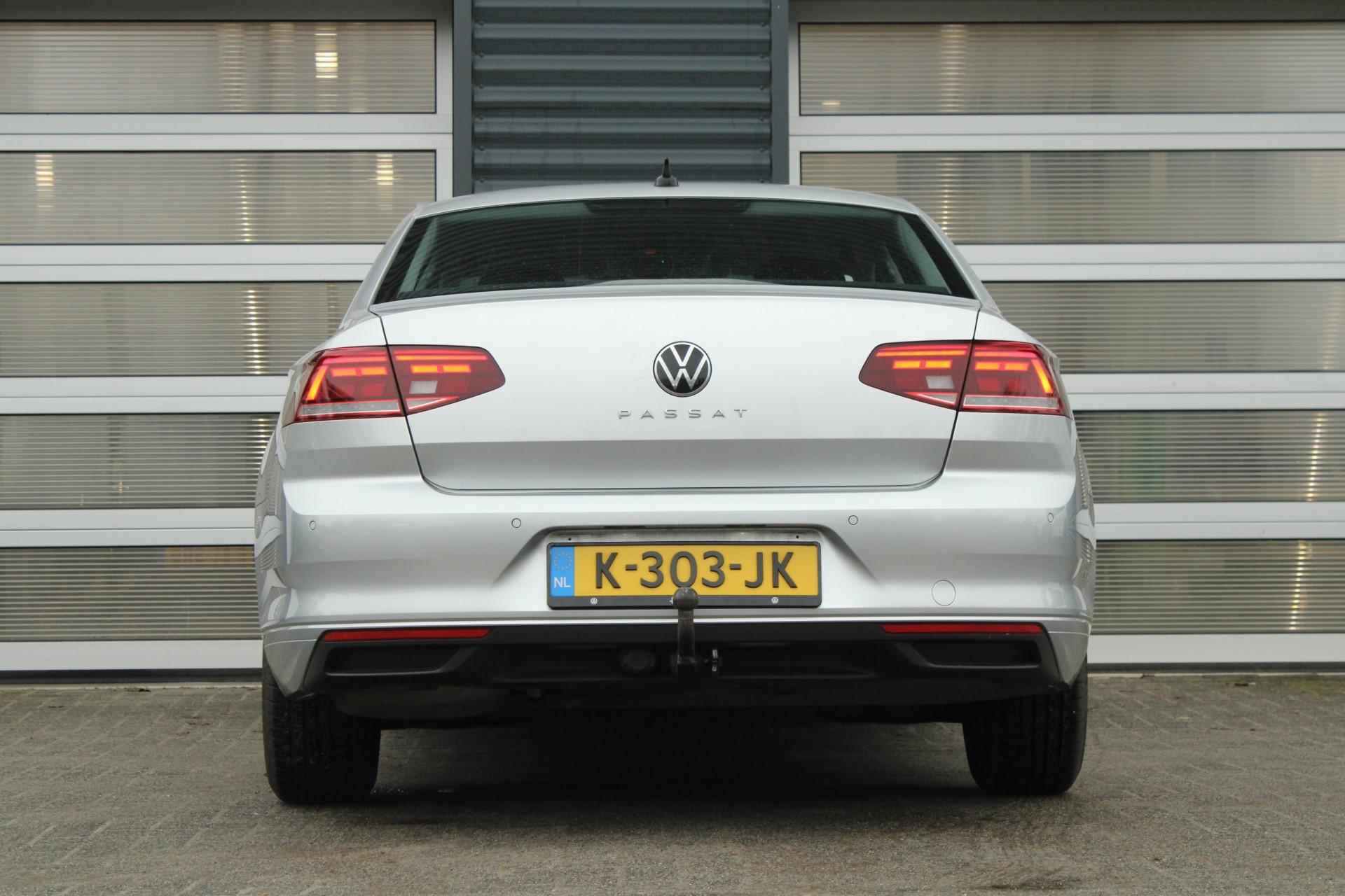 Volkswagen Passat 1.5 TSI 150pk DSG Business | Trekhaak Afneembaar | Digital Cockpit Pro | Navigatie | Apple Carplay/Android Auto - 11/52