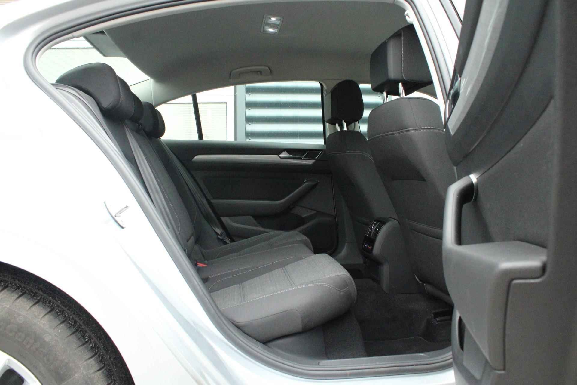 Volkswagen Passat 1.5 TSI 150pk DSG Business | Trekhaak Afneembaar | Digital Cockpit Pro | Navigatie | Apple Carplay/Android Auto - 35/52