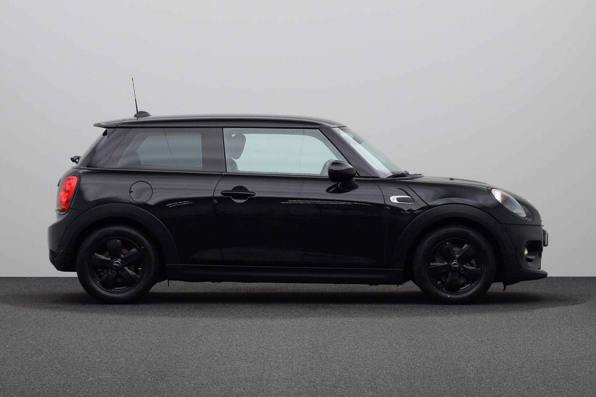 MINI 3-deurs 1.5 Cooper | Cruise Control | ISOFIX | MINI Connected | Airconditioning | PDC Achter | Navigatie systeem - 10/24