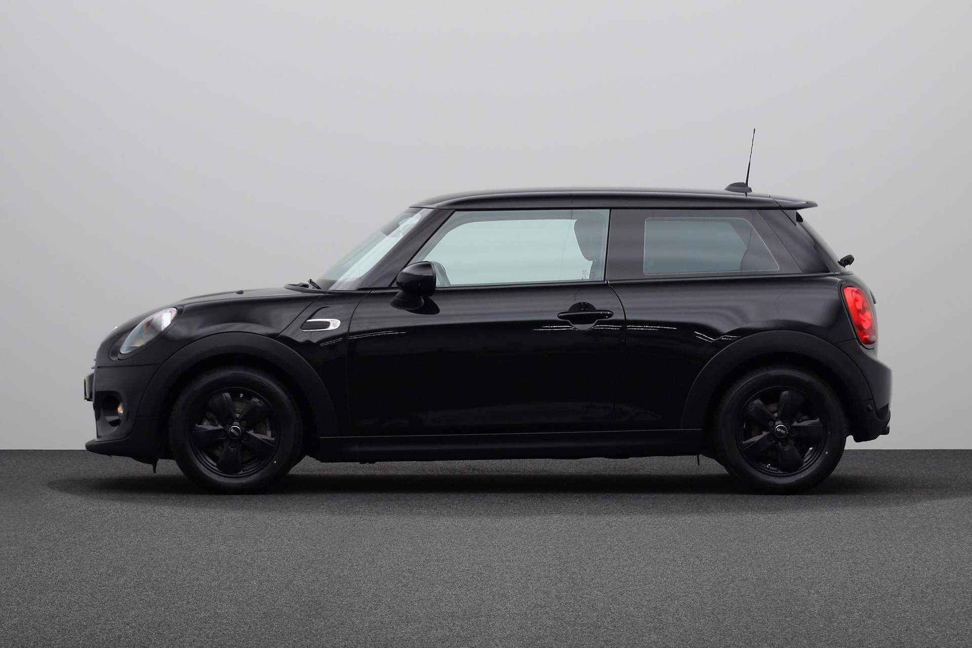 MINI 3-deurs 1.5 Cooper | Cruise Control | ISOFIX | MINI Connected | Airconditioning | PDC Achter | Navigatie systeem - 12/24