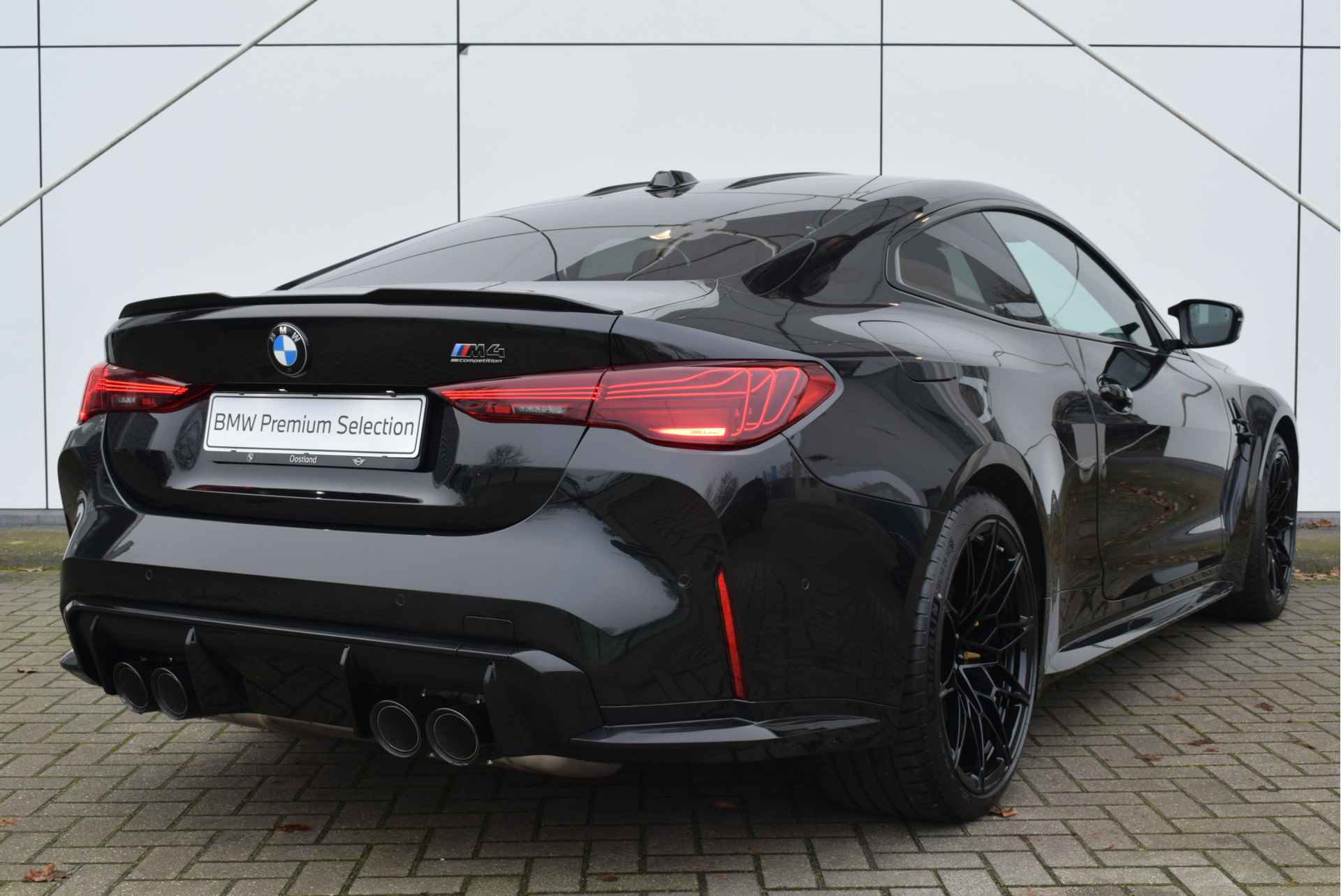 BMW 4 Serie Coupé M4 xDrive Competition High Executive Automaat / M Drive Professional / M Carbon-keramisch remmen / Adaptieve LED / Adaptief M Onderstel / Parking Assistant Plus - 10/37