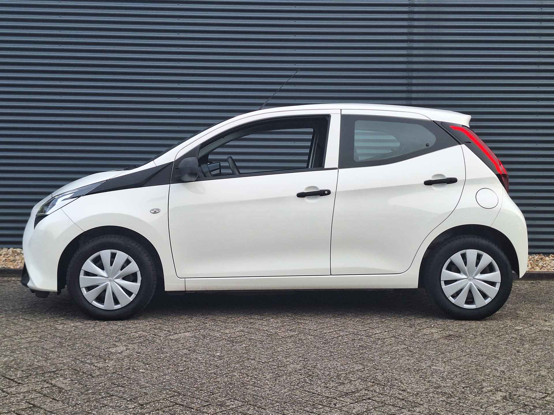 Toyota Aygo 1.0 VVT-i x-fun | Airco | Bluetooth | Electrische Ramen Voor | Speedlimiter | - 4/43