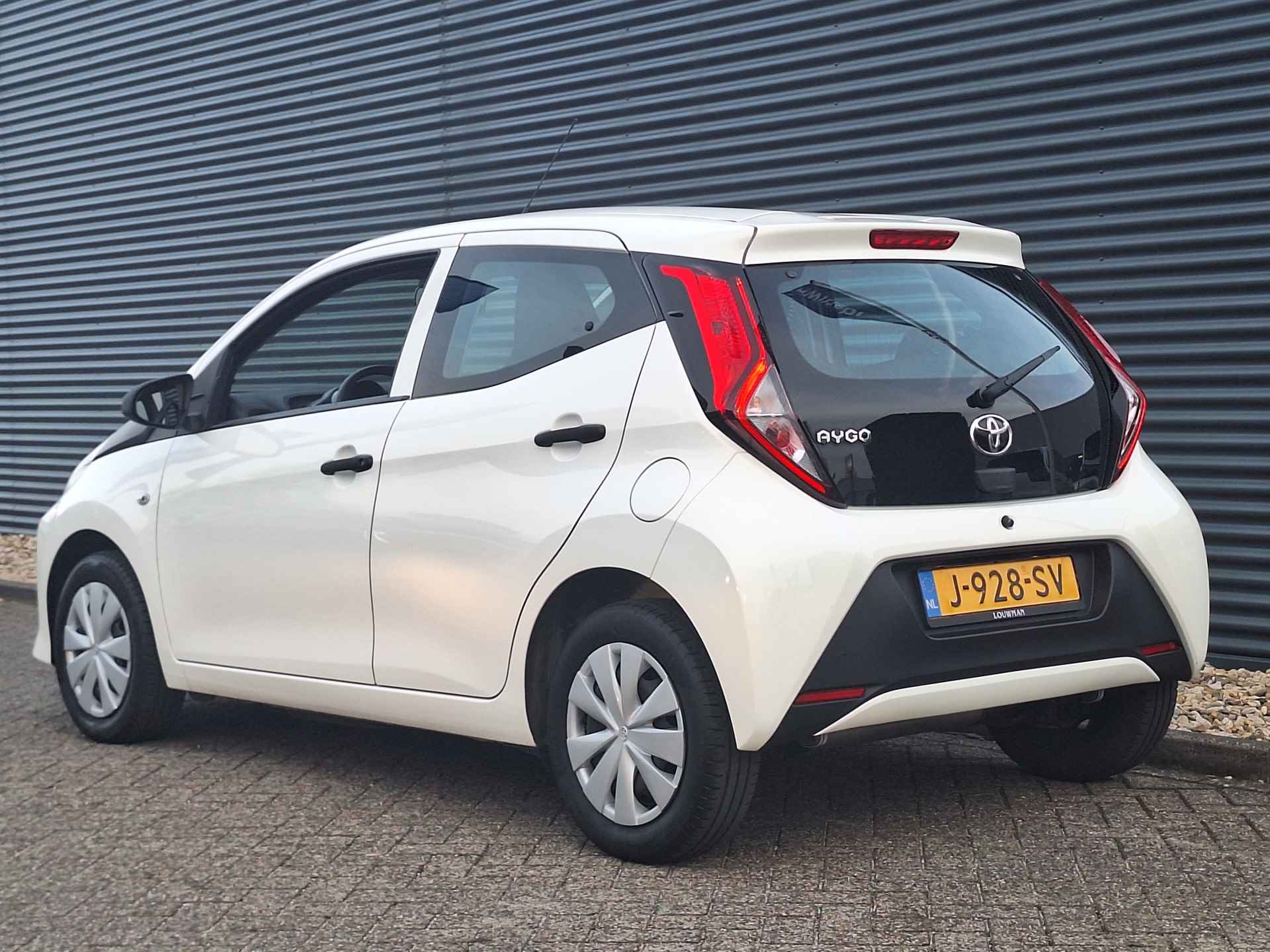 Toyota Aygo 1.0 VVT-i x-fun | Airco | Bluetooth | Electrische Ramen Voor | Speedlimiter | - 5/43