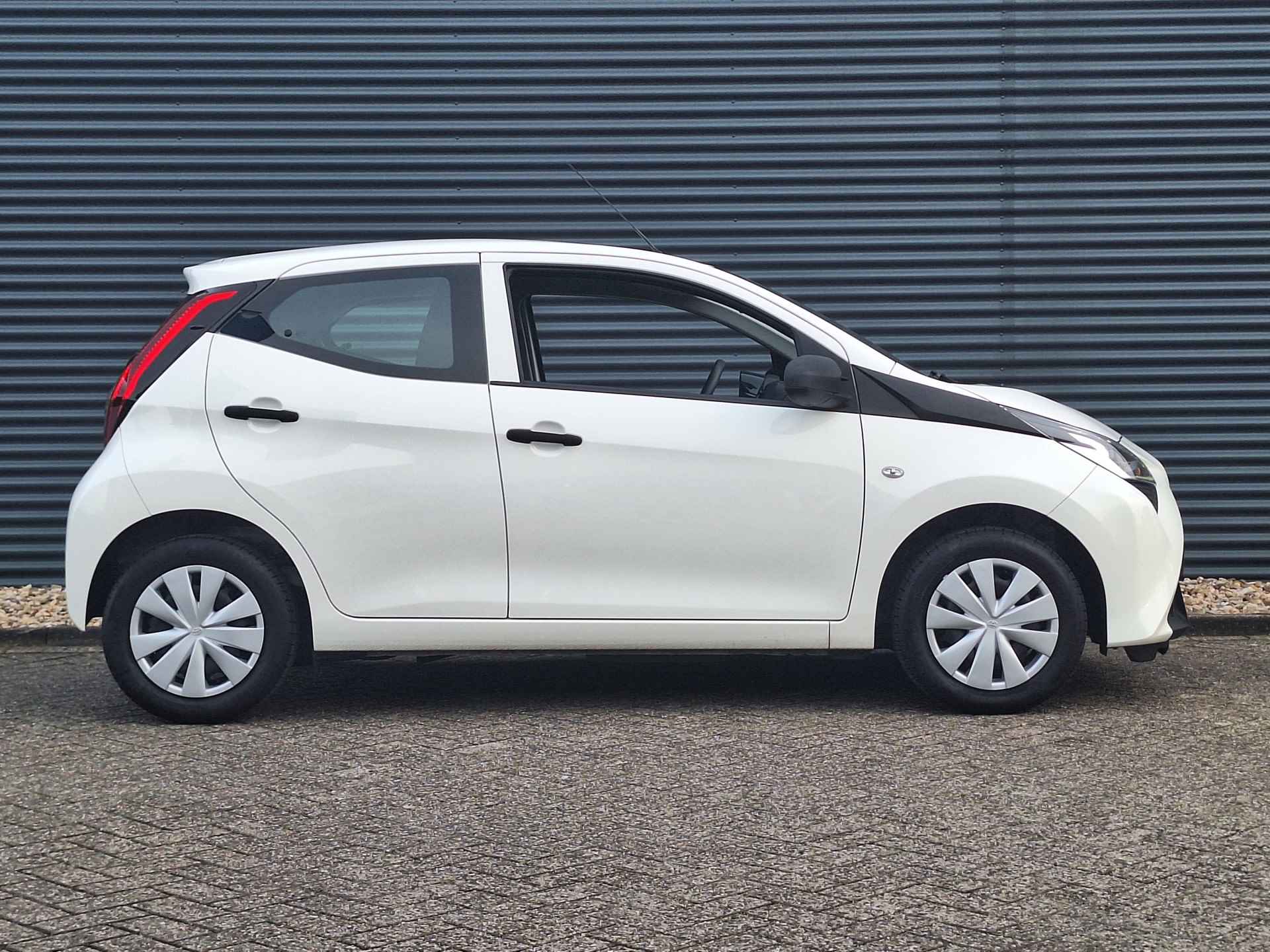 Toyota Aygo 1.0 VVT-i x-fun | Airco | Bluetooth | Electrische Ramen Voor | Speedlimiter | - 13/43