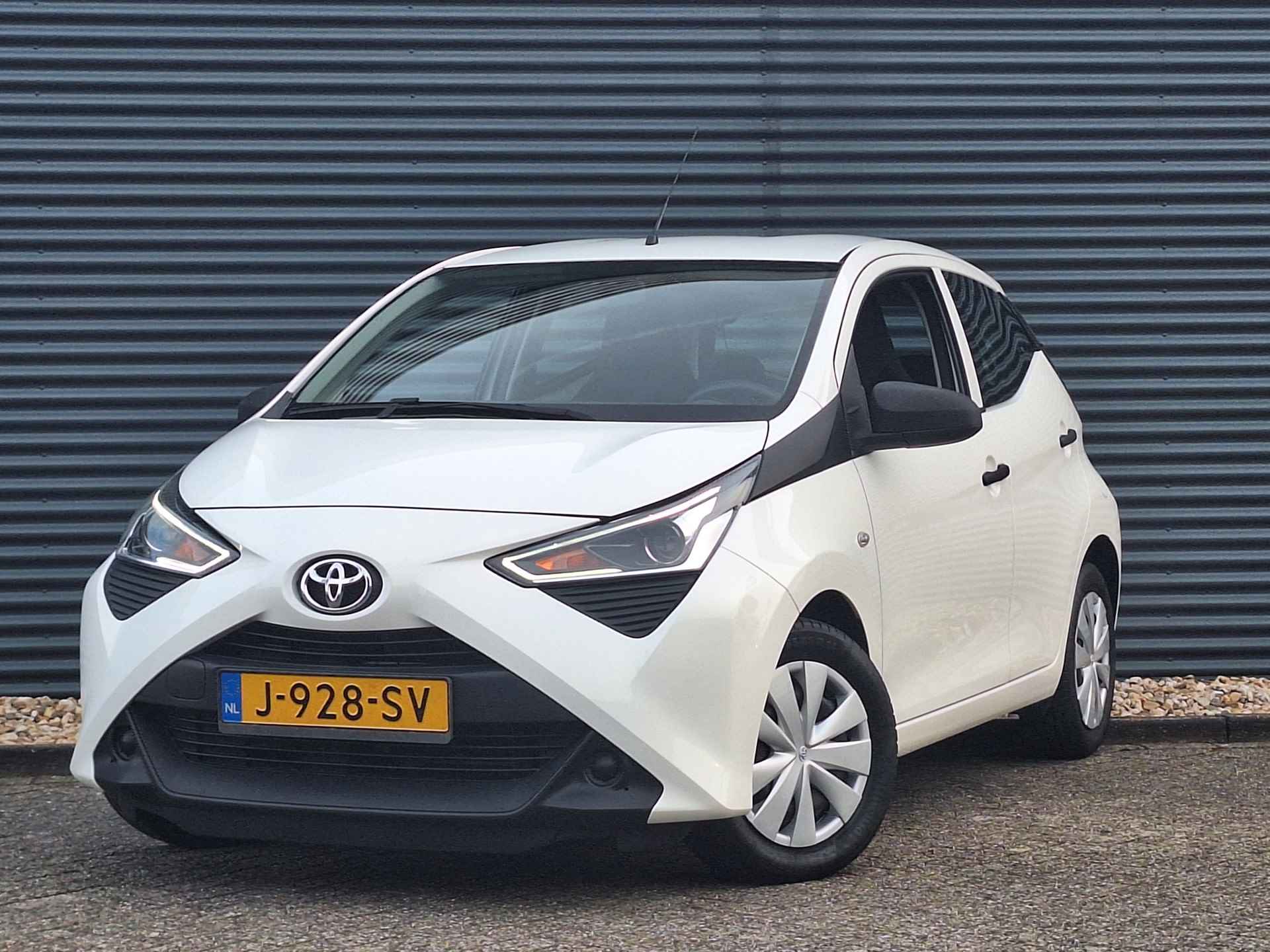 Toyota Aygo 1.0 VVT-i x-fun | Airco | Bluetooth | Electrische Ramen Voor | Speedlimiter | - 43/43