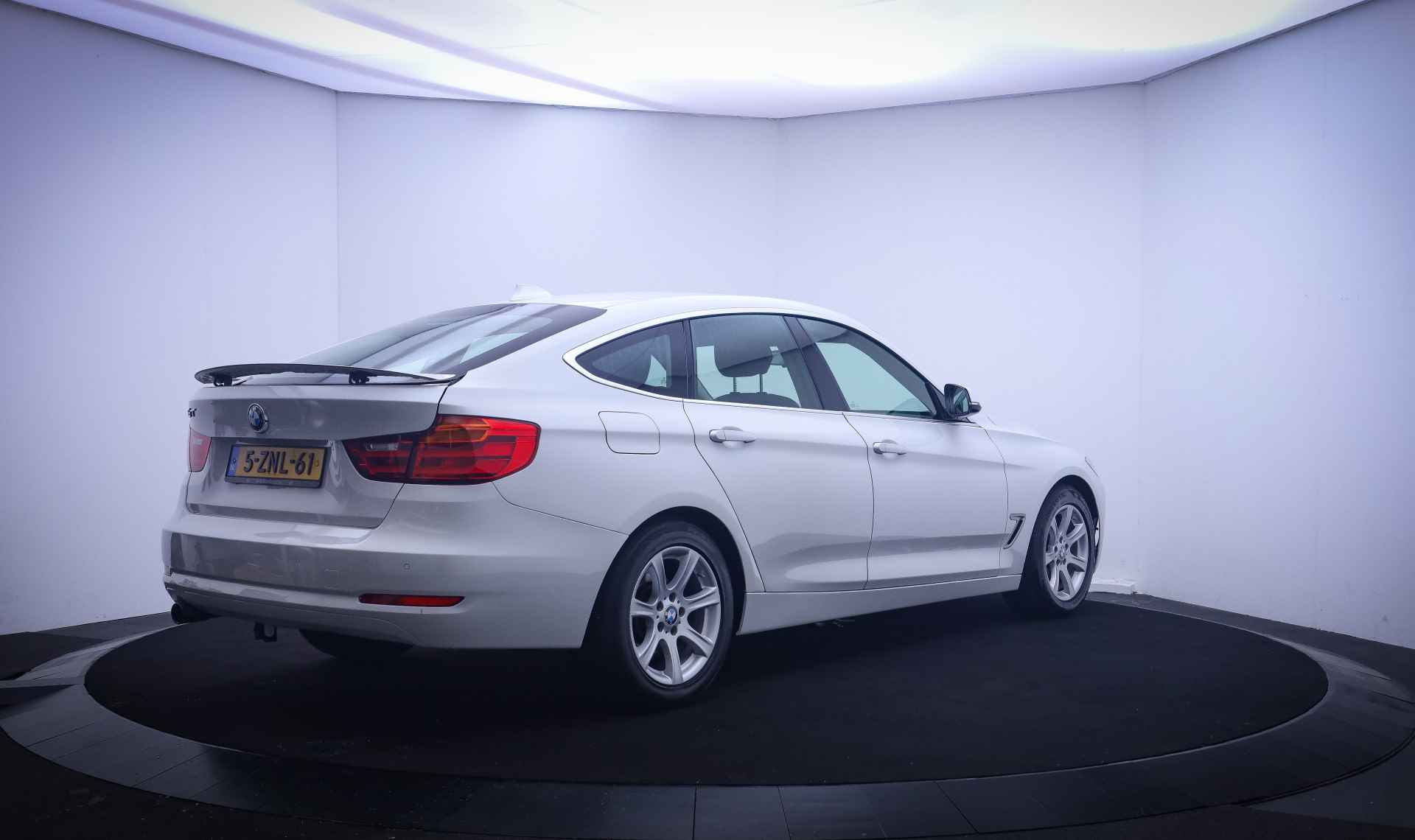 BMW 3-serie Gran Turismo 320iA Executive XENON/NAVI/CLIMA/CRUISE/AFN TREKHAAK/PDC/LMV - 5/23