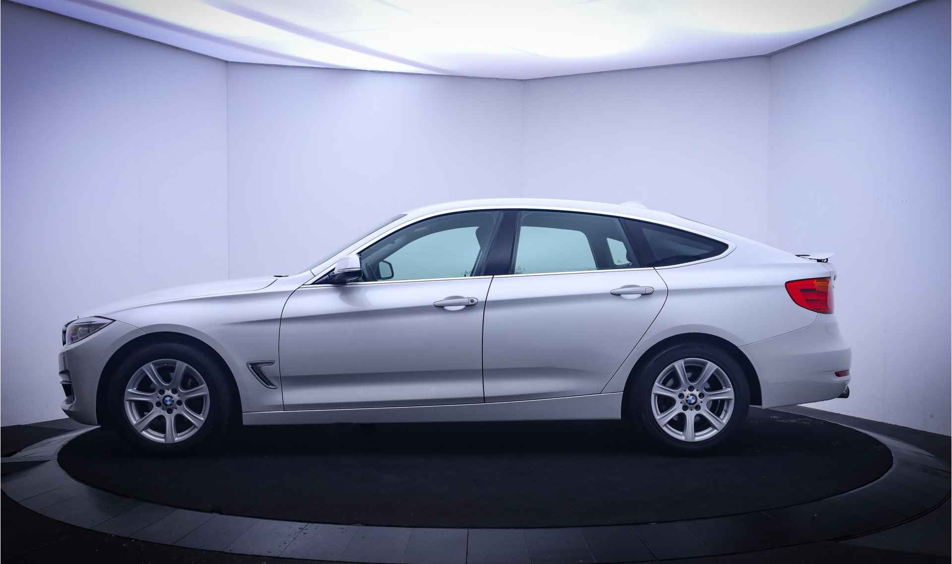 BMW 3-serie Gran Turismo 320iA Executive XENON/NAVI/CLIMA/CRUISE/AFN TREKHAAK/PDC/LMV - 11/23