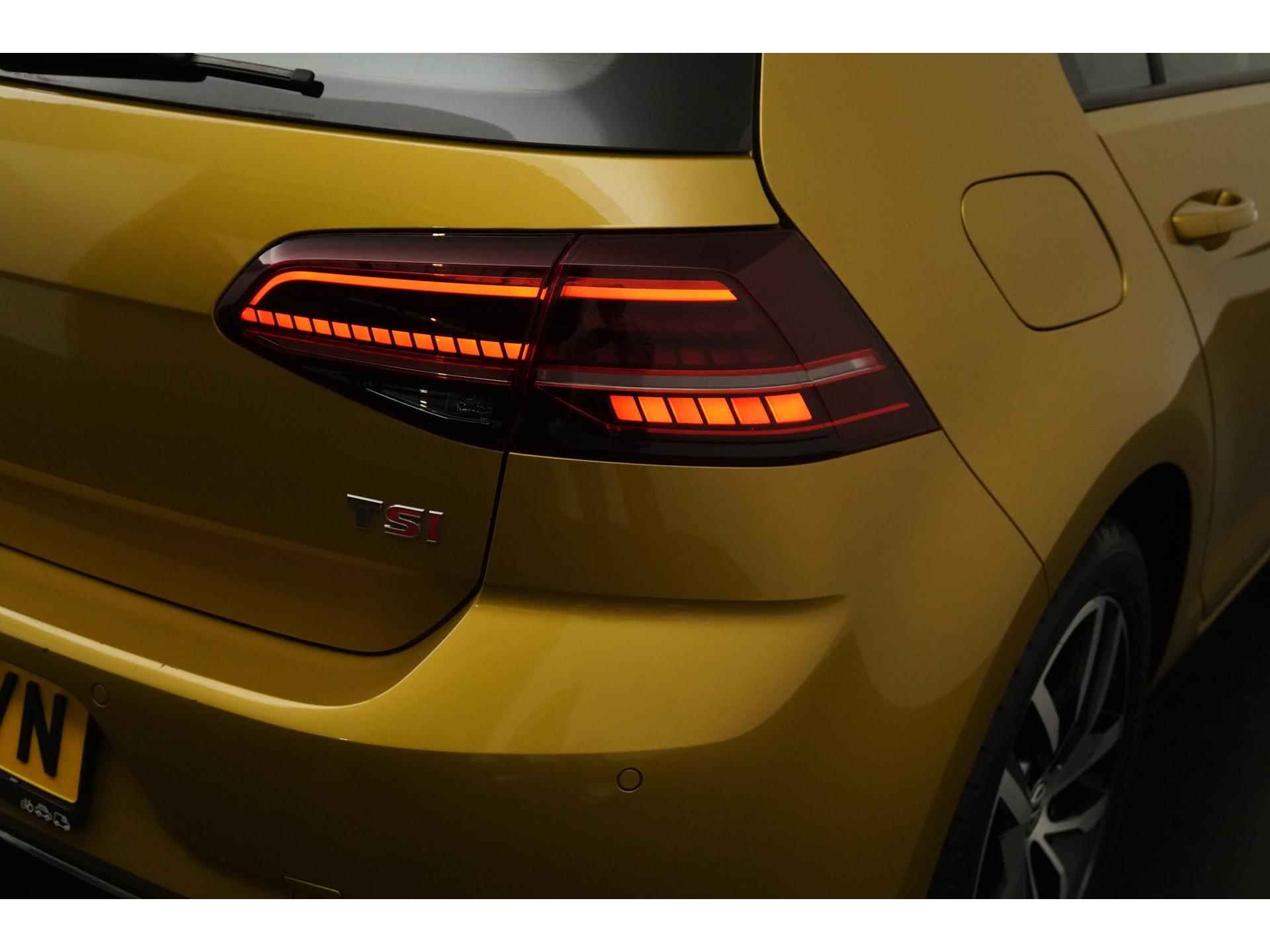 Volkswagen Golf 1.5 TSI Highline | Panoramadak | Stoelverwarming | Camera | Zondag Open! - 25/41