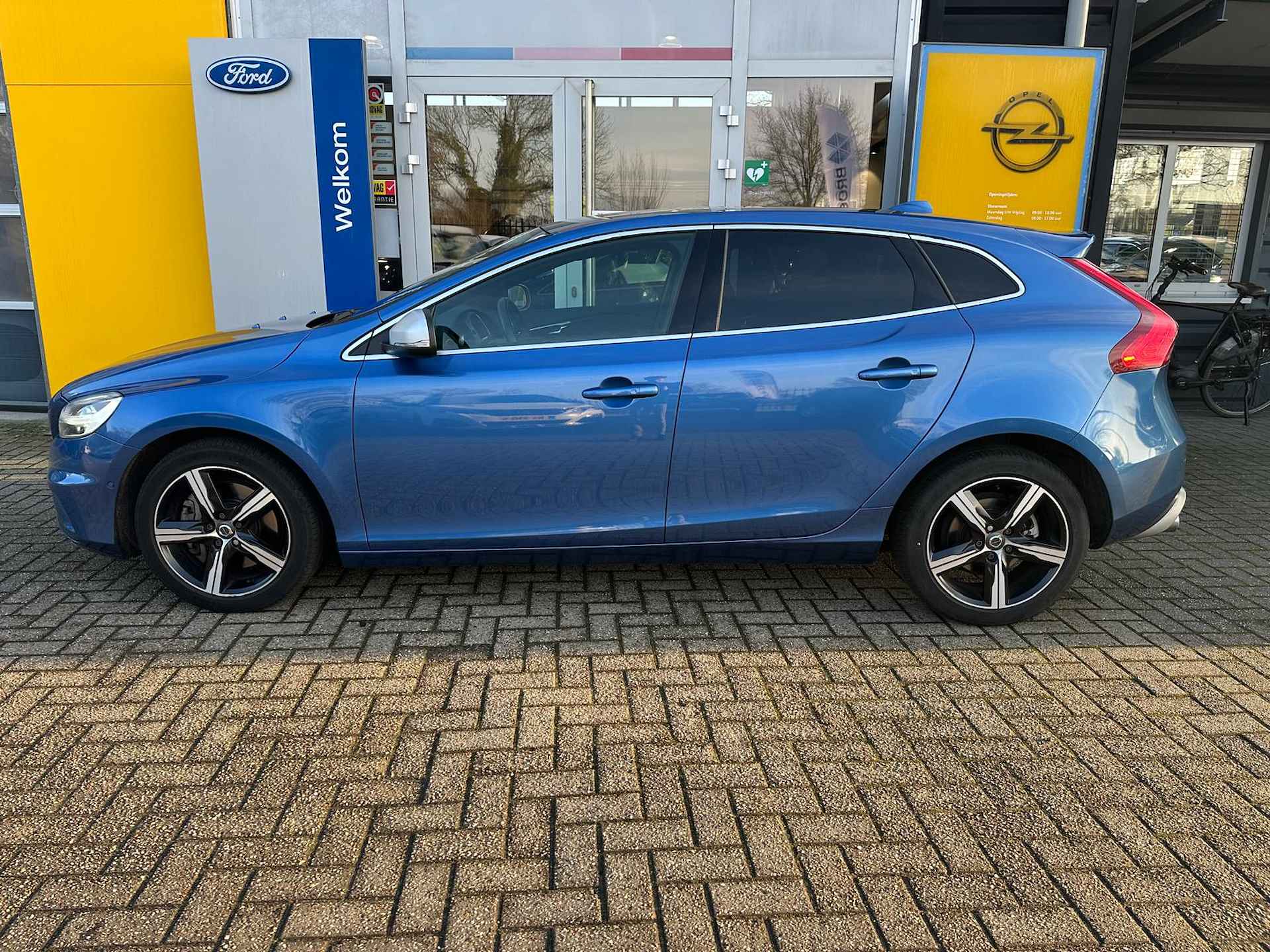 Volvo V40 1.5 153PK T3 Polar+ Sport | R-DESIGN| PANORAMADAK| HARMAN/KARDON| LEDER/ALCANTARA| STOELVERWARMING| - 4/39