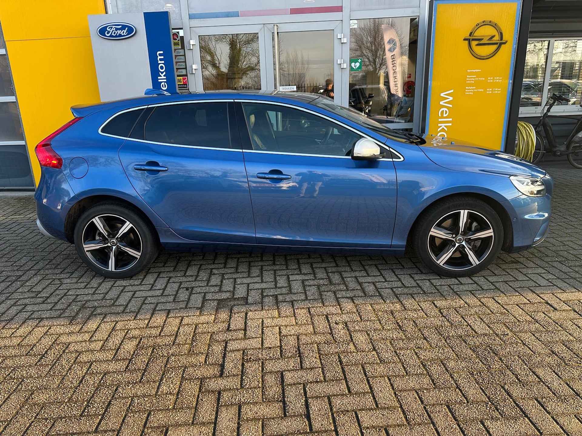 Volvo V40 1.5 153PK T3 Polar+ Sport | R-DESIGN| PANORAMADAK| HARMAN/KARDON| LEDER/ALCANTARA| STOELVERWARMING| - 8/39