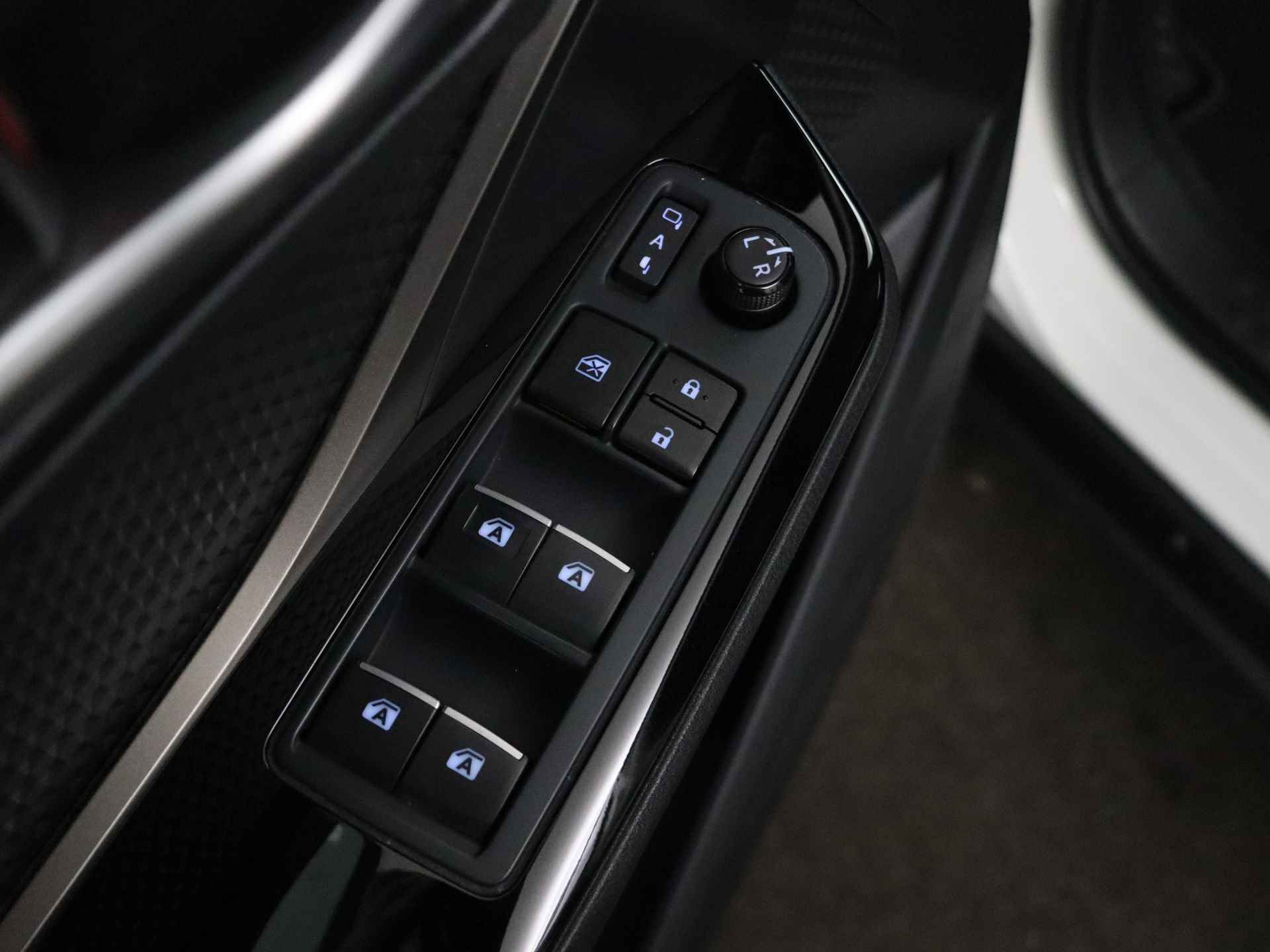 Toyota C-HR 1.8 Hybrid Executive Ultimate Limited | Stoelverwarming | Bi-tone | Camera | - 31/41
