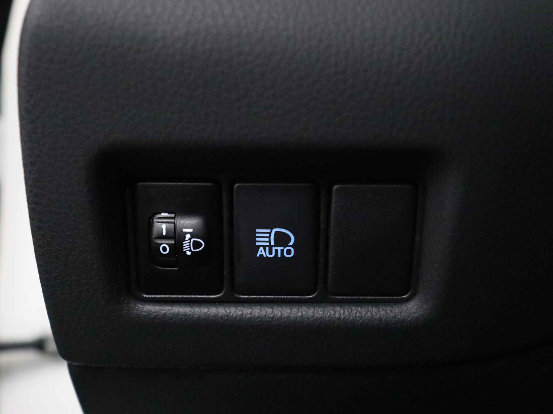 Toyota C-HR 1.8 Hybrid Executive Ultimate Limited | Stoelverwarming | Bi-tone | Camera | - 33/41