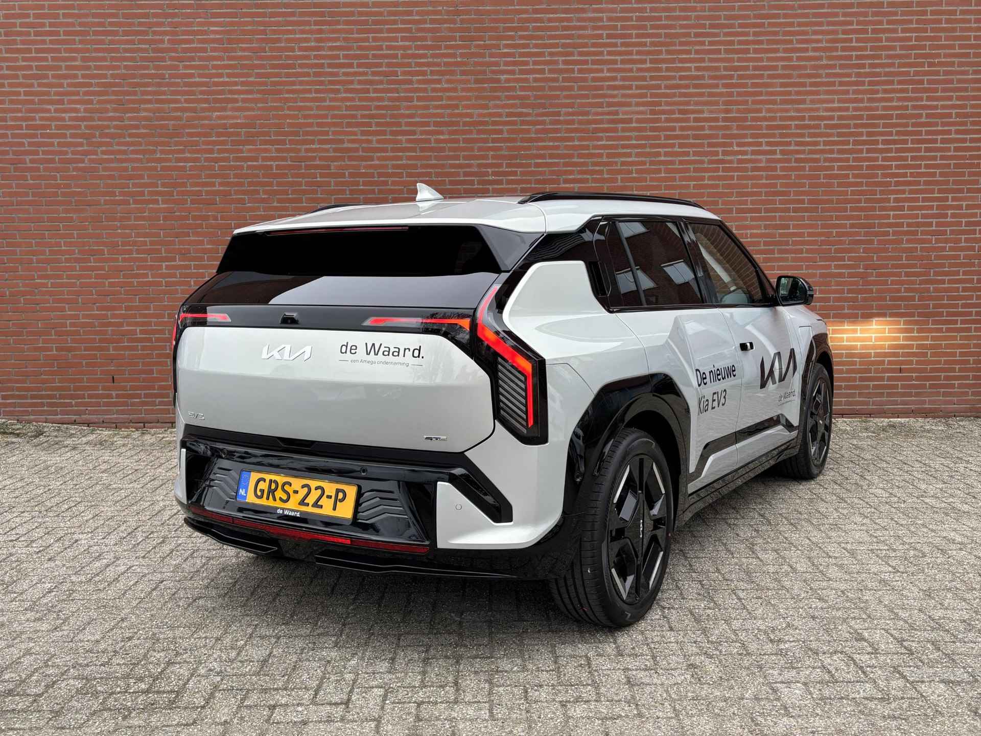 Kia EV3 GT-PlusLine 81.4 kWh | Glazen schuif-/kanteldak | Harman Kardon soundsystem | Head-up display | 360°-camera | Elektrisch verstelbare voorstoelen - 6/39