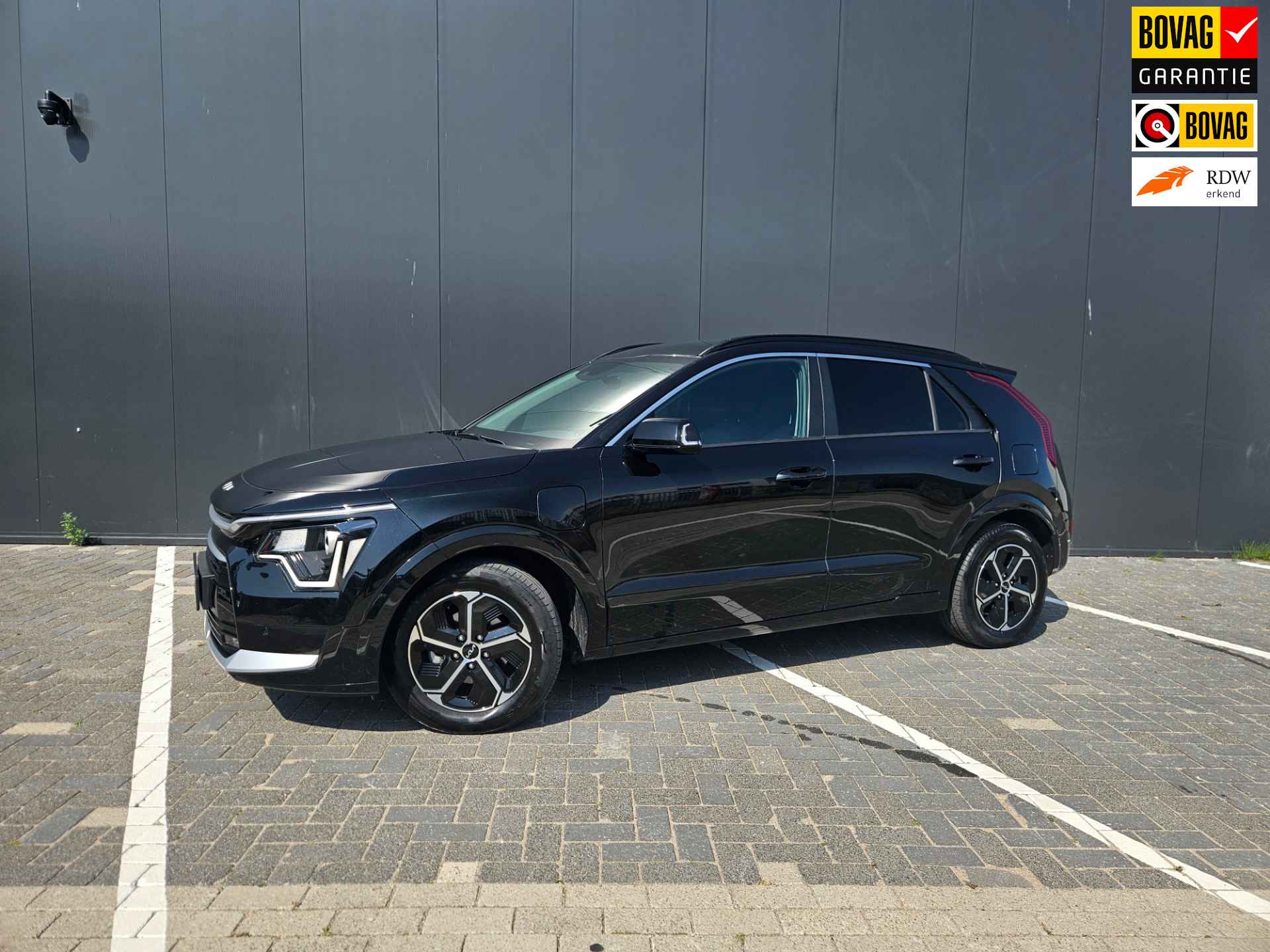 Kia Niro 1.6 GDi PHEV DynamicLine Parkeersensoren voor + Achter/ Navigatie/ Rijklaarprijs! - 1/24