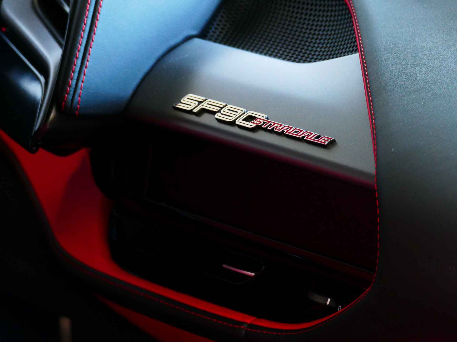 Ferrari SF90 Stradale 4.0 V8 1000 PK PHEV CARBON SEATS/STUUR LIFT CARPLAY AFS CAMERA - 32/72