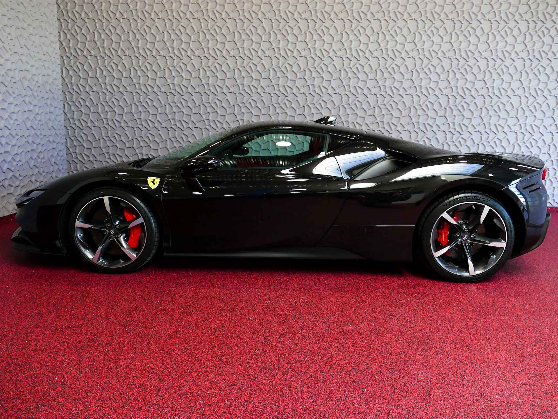 Ferrari SF90 Stradale 4.0 V8 1000 PK PHEV CARBON SEATS/STUUR LIFT CARPLAY AFS CAMERA - 55/72