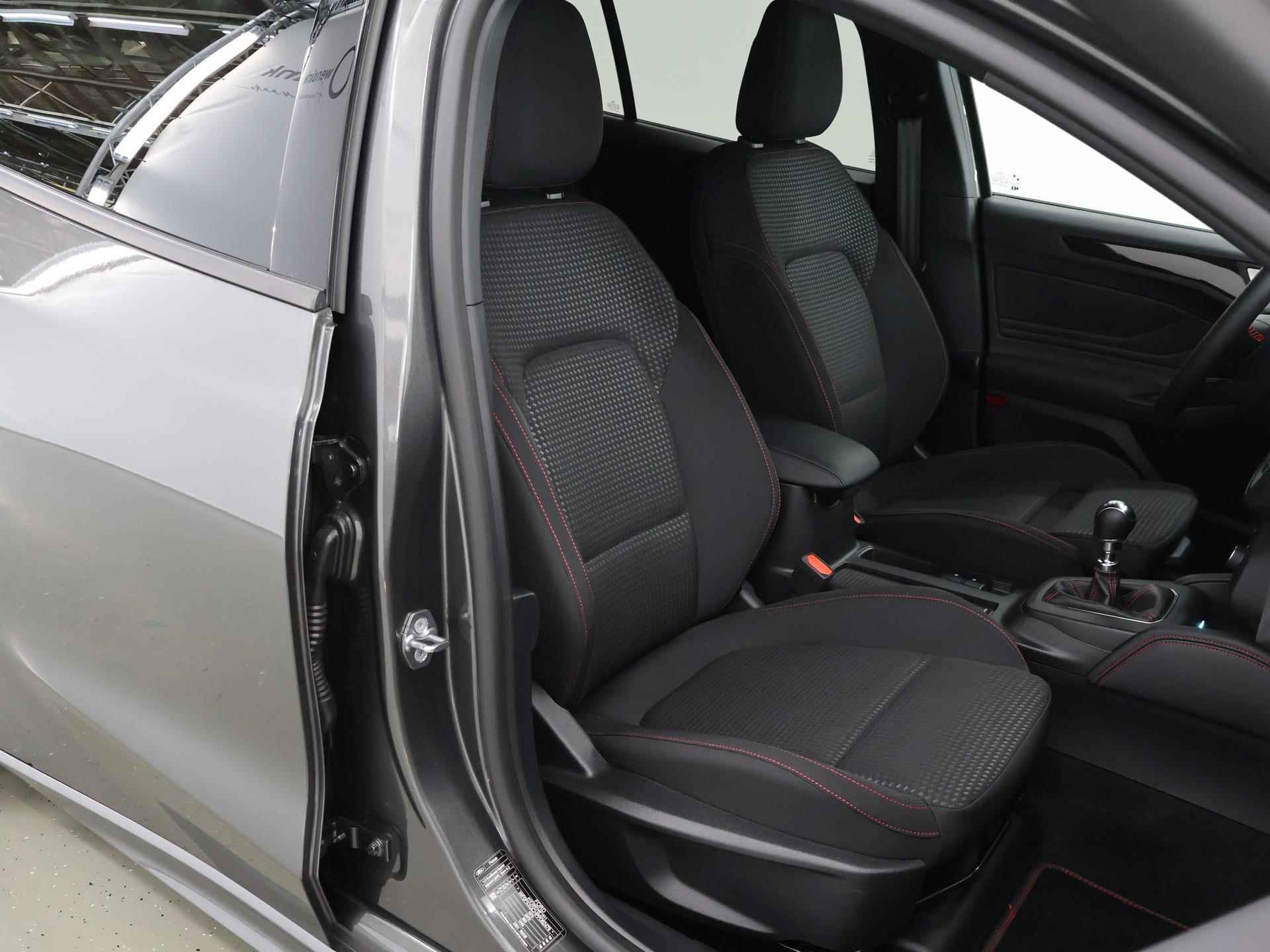 Ford Focus Wagon 1.0 EcoBoost Hybrid ST Line X | Winterpack | B&O Premium Audio | Adapt. Cruise Control | Elekt. Achterklep | - 11/40