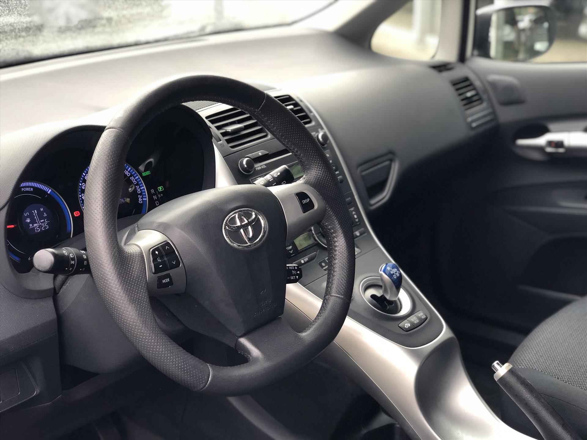 Toyota Auris 1.8 Full Hybrid Aspiration | Eerste eigenaar, Cruise control, Climate control, Lichtmetalen velgen, Radio/CD-Speler - 10/25