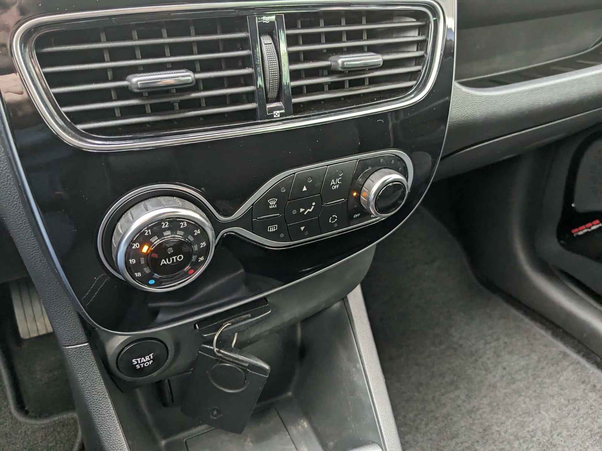 Renault Clio 0.9 TCe Limited CARPLAY + AUTO - 7/16
